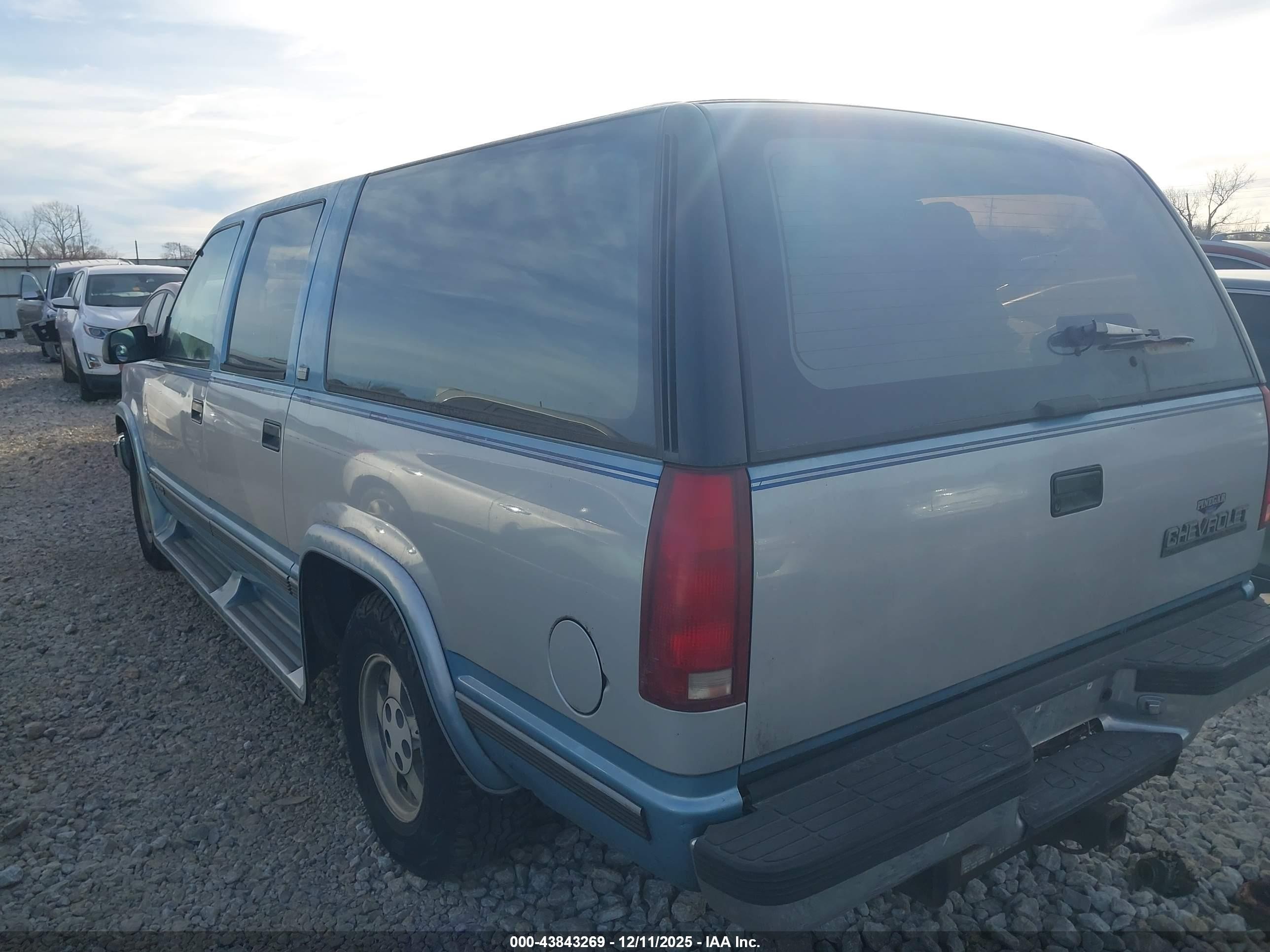 1993 Chevrolet Suburban C1500 Blue vin: 1GNEC16K8PJ330024