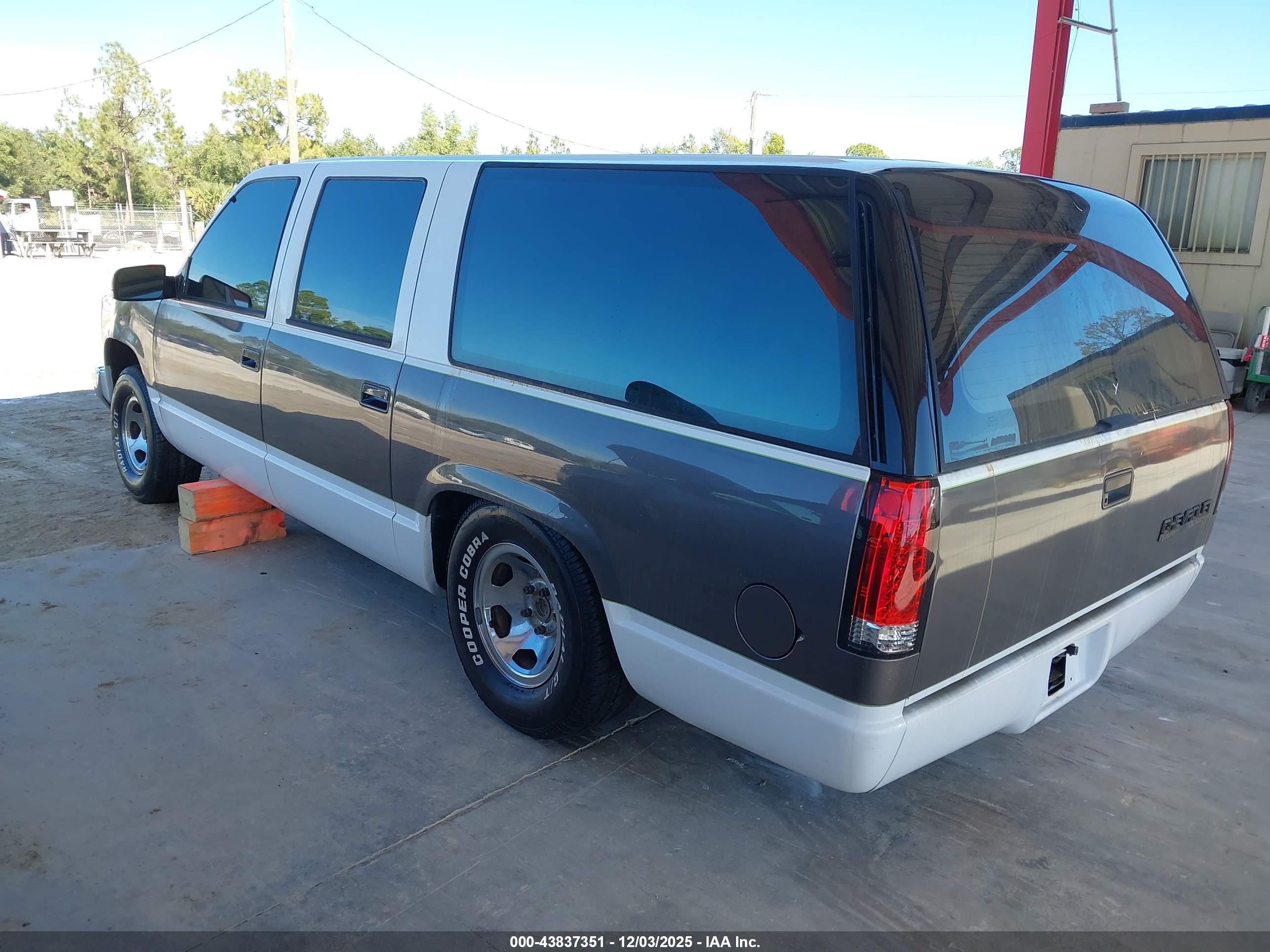 1993 Chevrolet Suburban C1500 Gray vin: 1GNEC16K9PJ323342