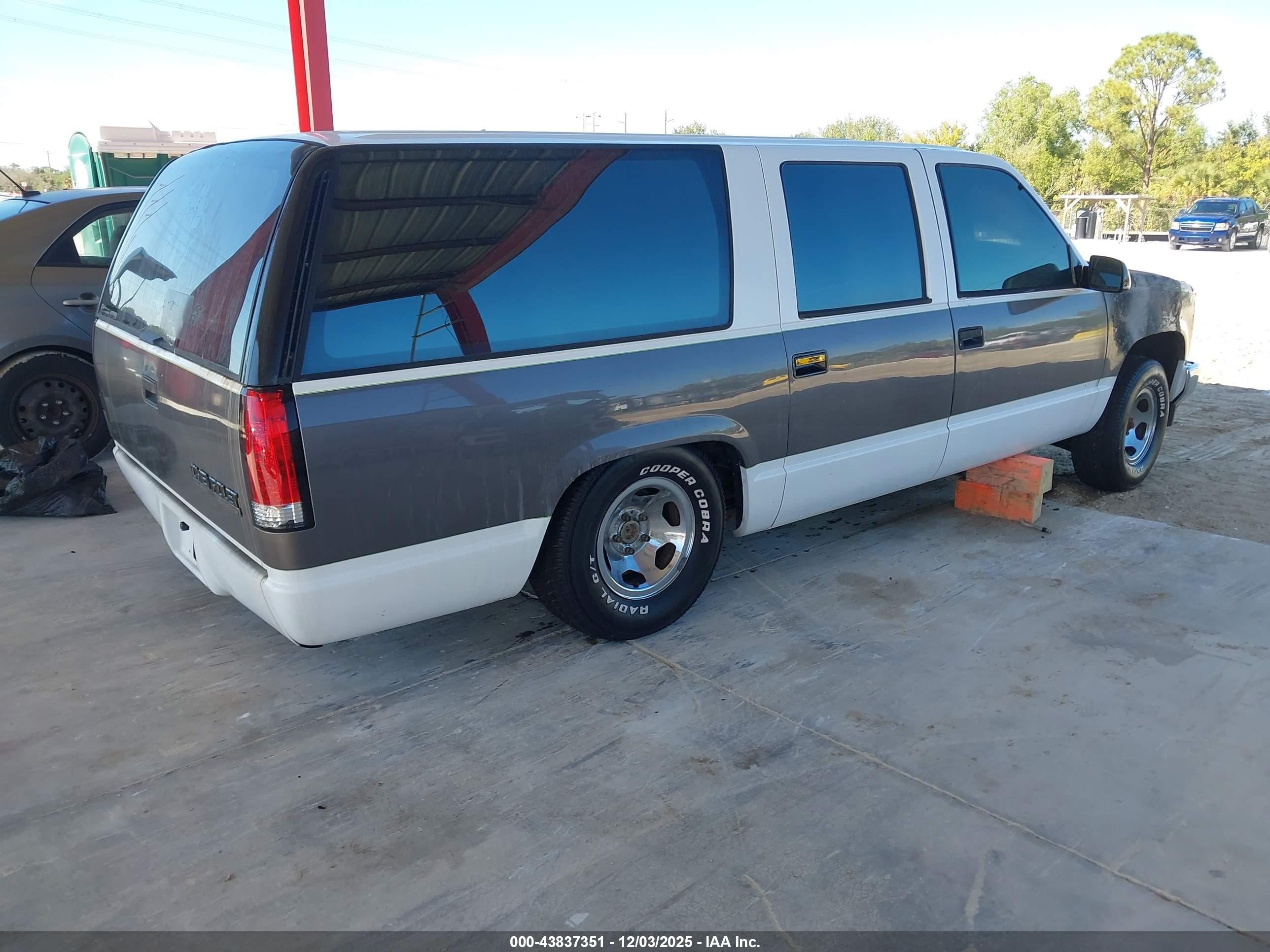 1993 Chevrolet Suburban C1500 Gray vin: 1GNEC16K9PJ323342
