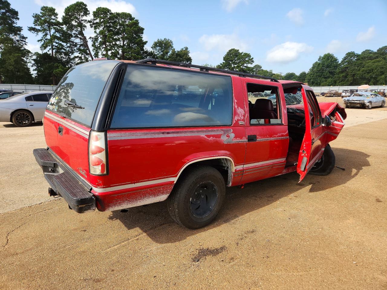 1994 Chevrolet Suburban C1500 Red vin: 1GNEC16KXRJ376277