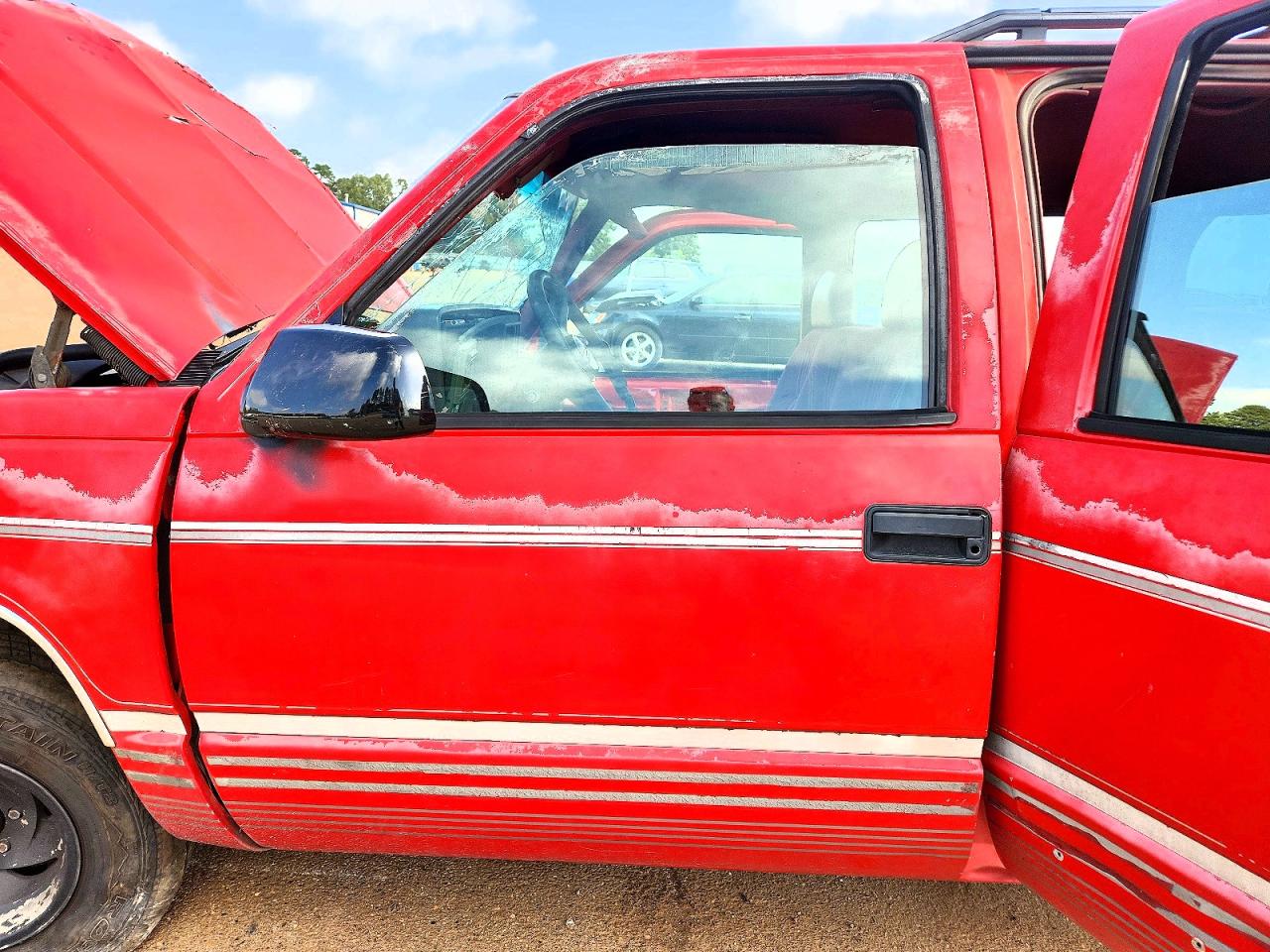 1994 Chevrolet Suburban C1500 Red vin: 1GNEC16KXRJ376277