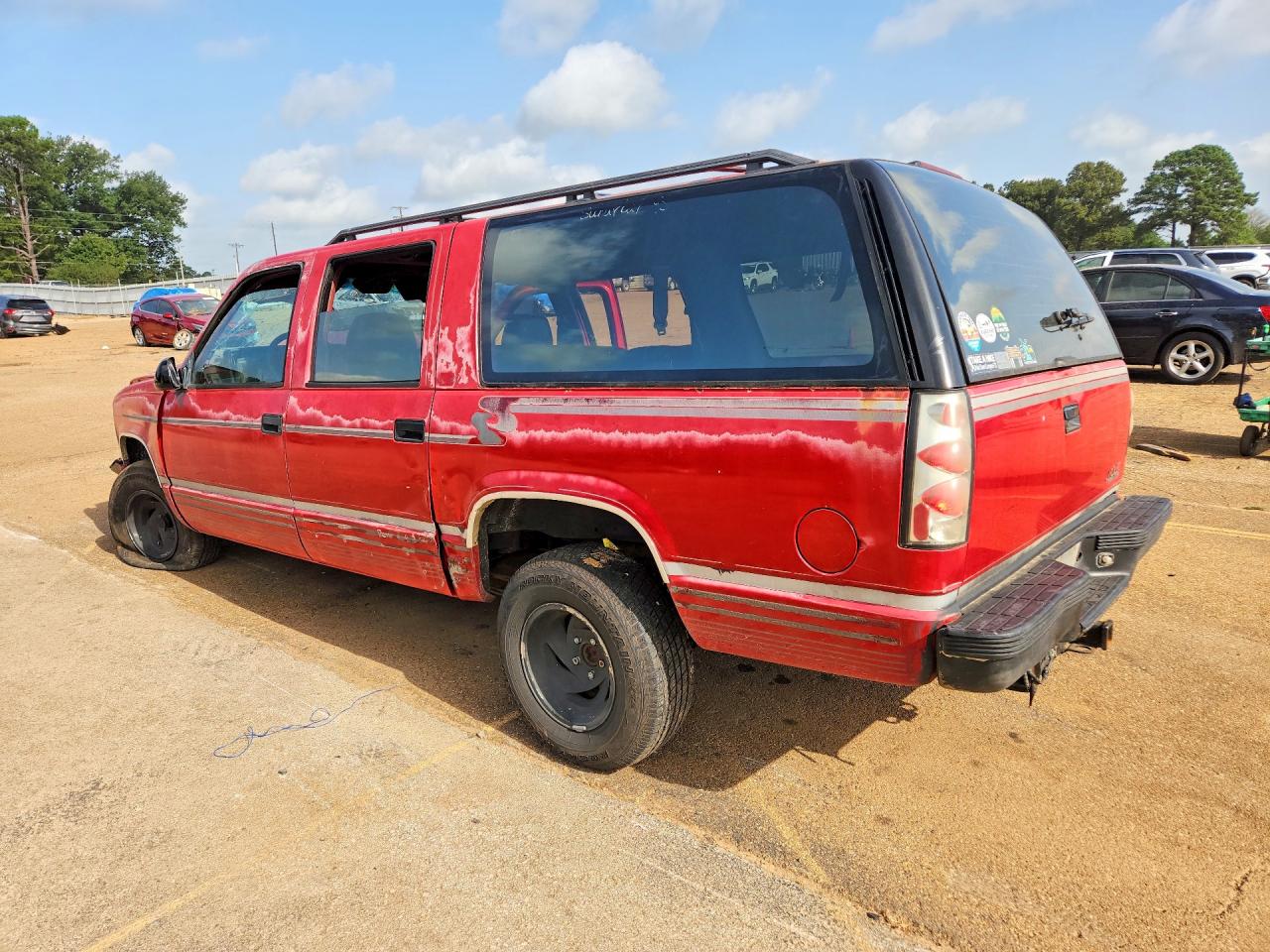 1994 Chevrolet Suburban C1500 Red vin: 1GNEC16KXRJ376277