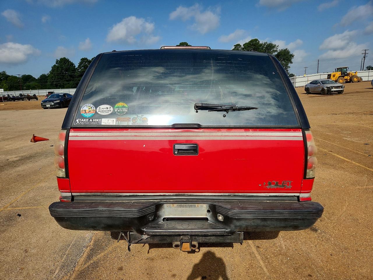 1994 Chevrolet Suburban C1500 Red vin: 1GNEC16KXRJ376277