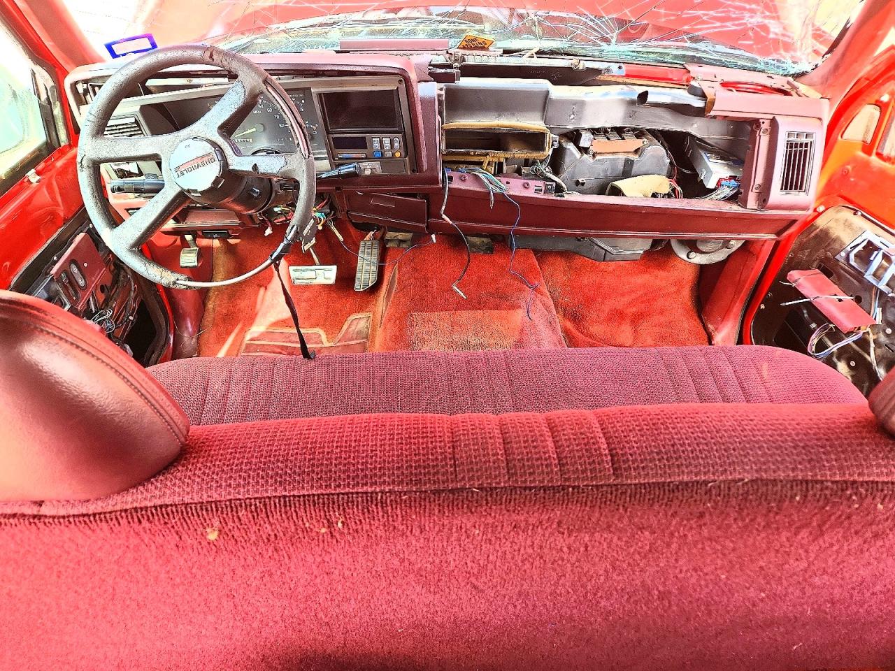 1994 Chevrolet Suburban C1500 Red vin: 1GNEC16KXRJ376277