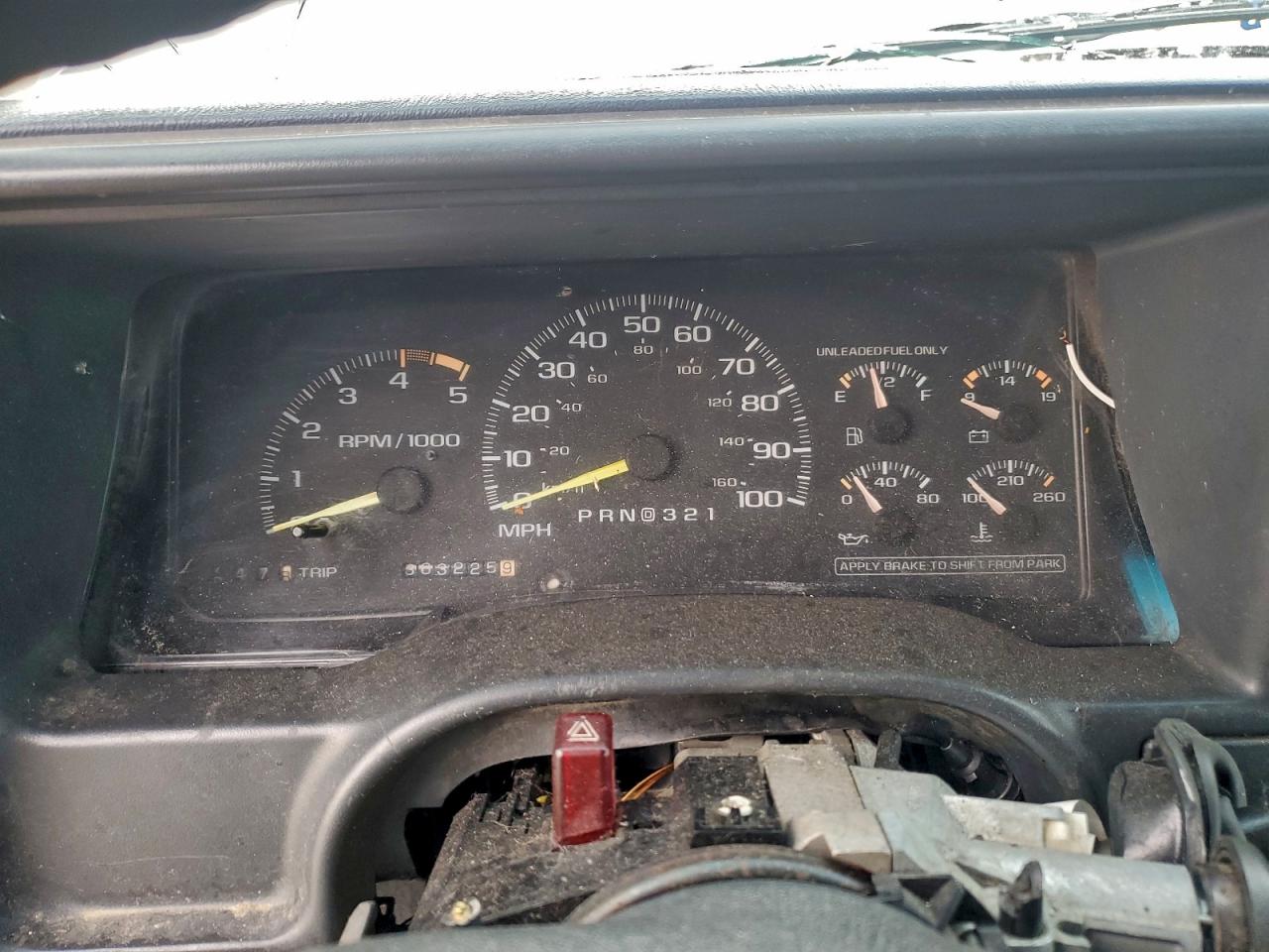 1995 Chevrolet Suburban C1500 Белый vin: 1GNEC16KXSJ342295