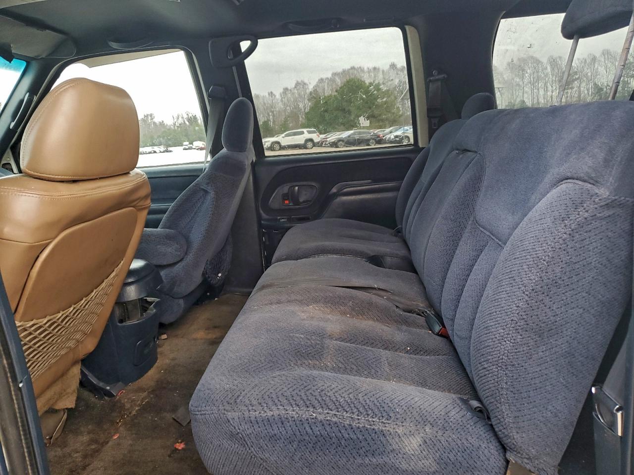 1995 Chevrolet Suburban C1500 Белый vin: 1GNEC16KXSJ342295