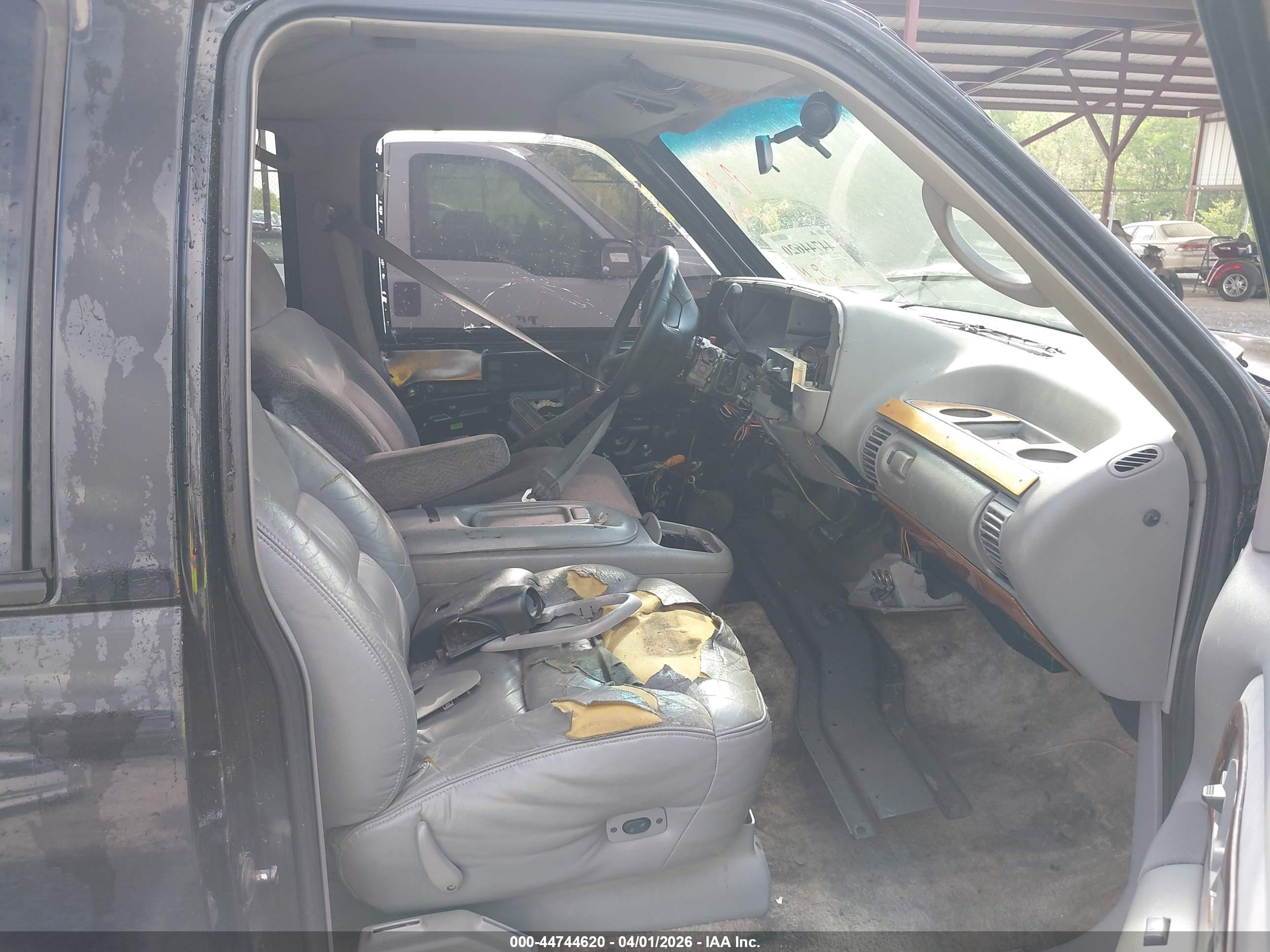 1995 Chevrolet Suburban C1500 Черный vin: 1GNEC16KXSJ360361