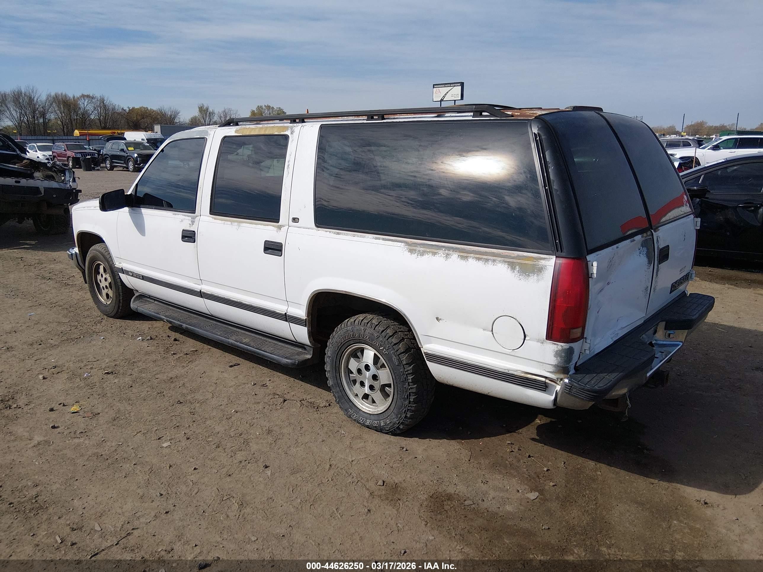 1997 Chevrolet Suburban 1500   White vin: 1GNEC16R0VJ368518