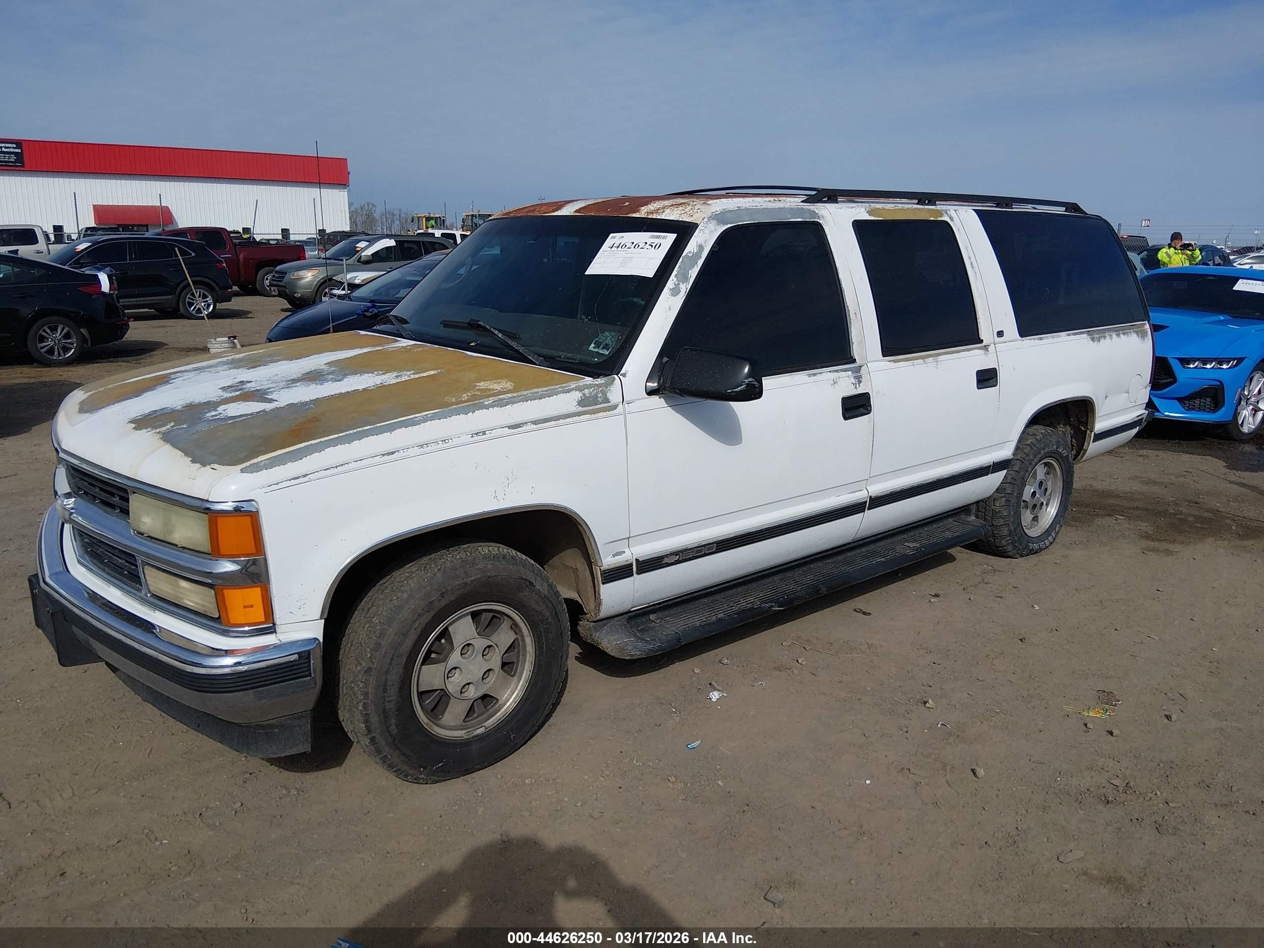 1997 Chevrolet Suburban 1500   White vin: 1GNEC16R0VJ368518