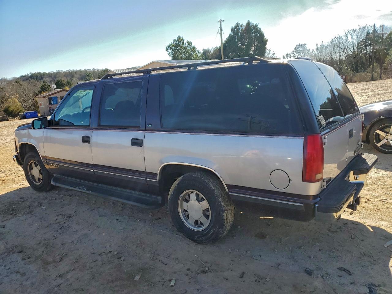 1997 Chevrolet Suburban C1500 Two Tone vin: 1GNEC16R1VJ418388