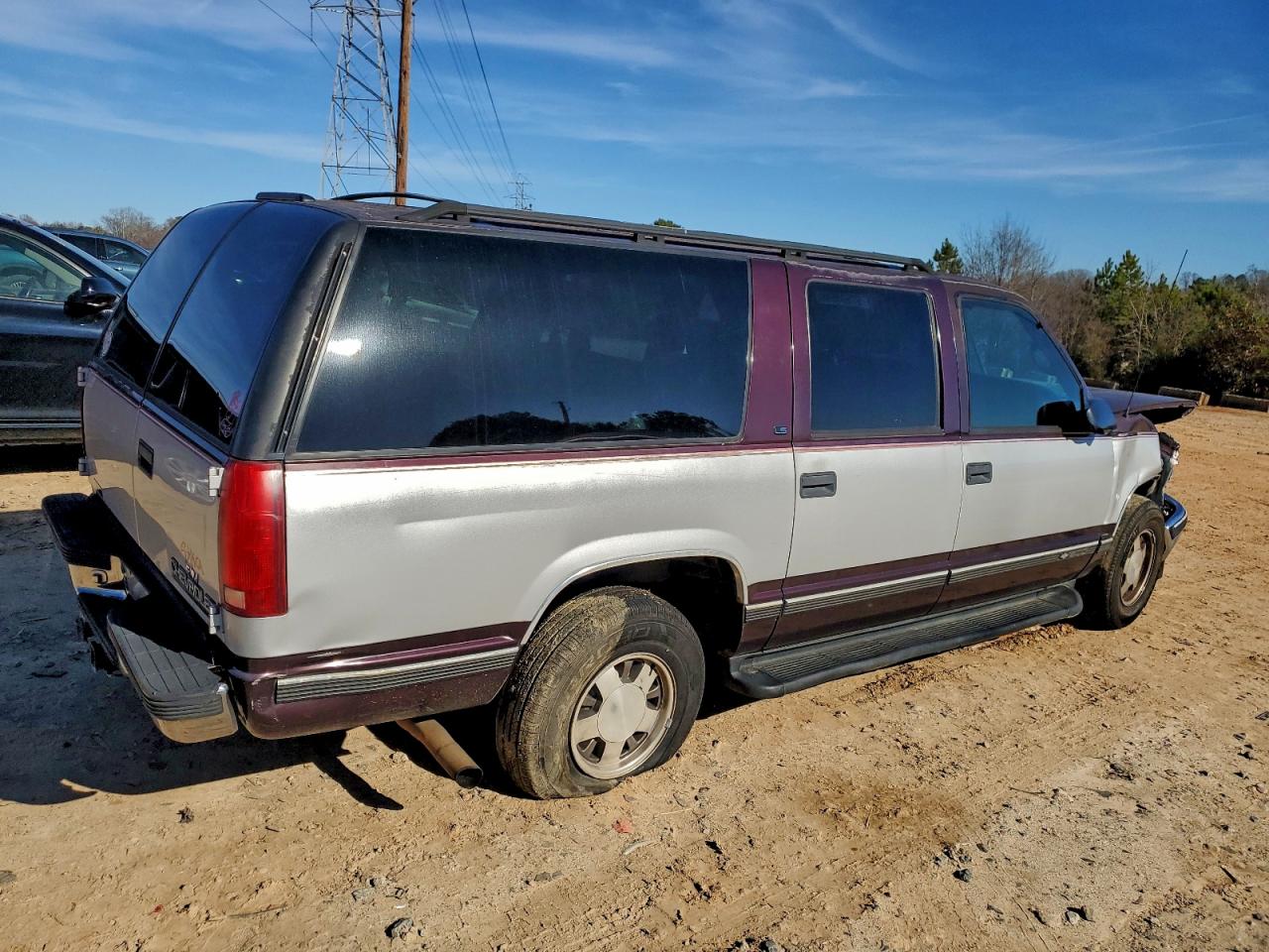 1997 Chevrolet Suburban C1500 Two Tone vin: 1GNEC16R1VJ418388