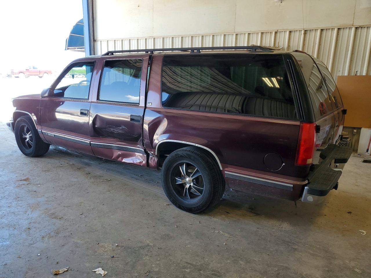1997 Chevrolet Suburban C1500 Burgundy vin: 1GNEC16R2VJ412275