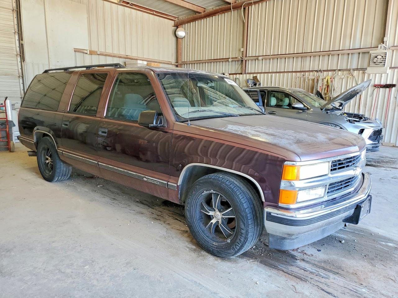 1997 Chevrolet Suburban C1500 Burgundy vin: 1GNEC16R2VJ412275
