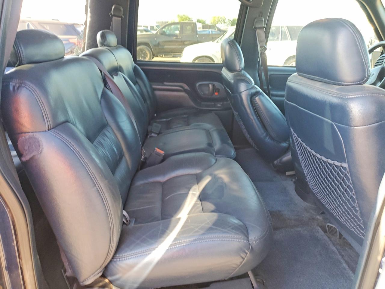 1998 Chevrolet Suburban C1500 Blue vin: 1GNEC16R3WJ336924