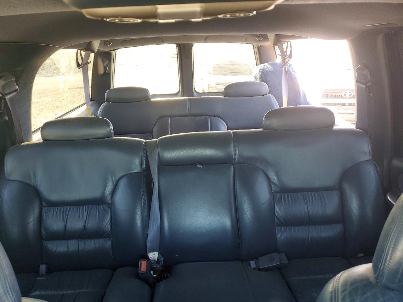 1998 Chevrolet Suburban C1500 Blue vin: 1GNEC16R3WJ336924