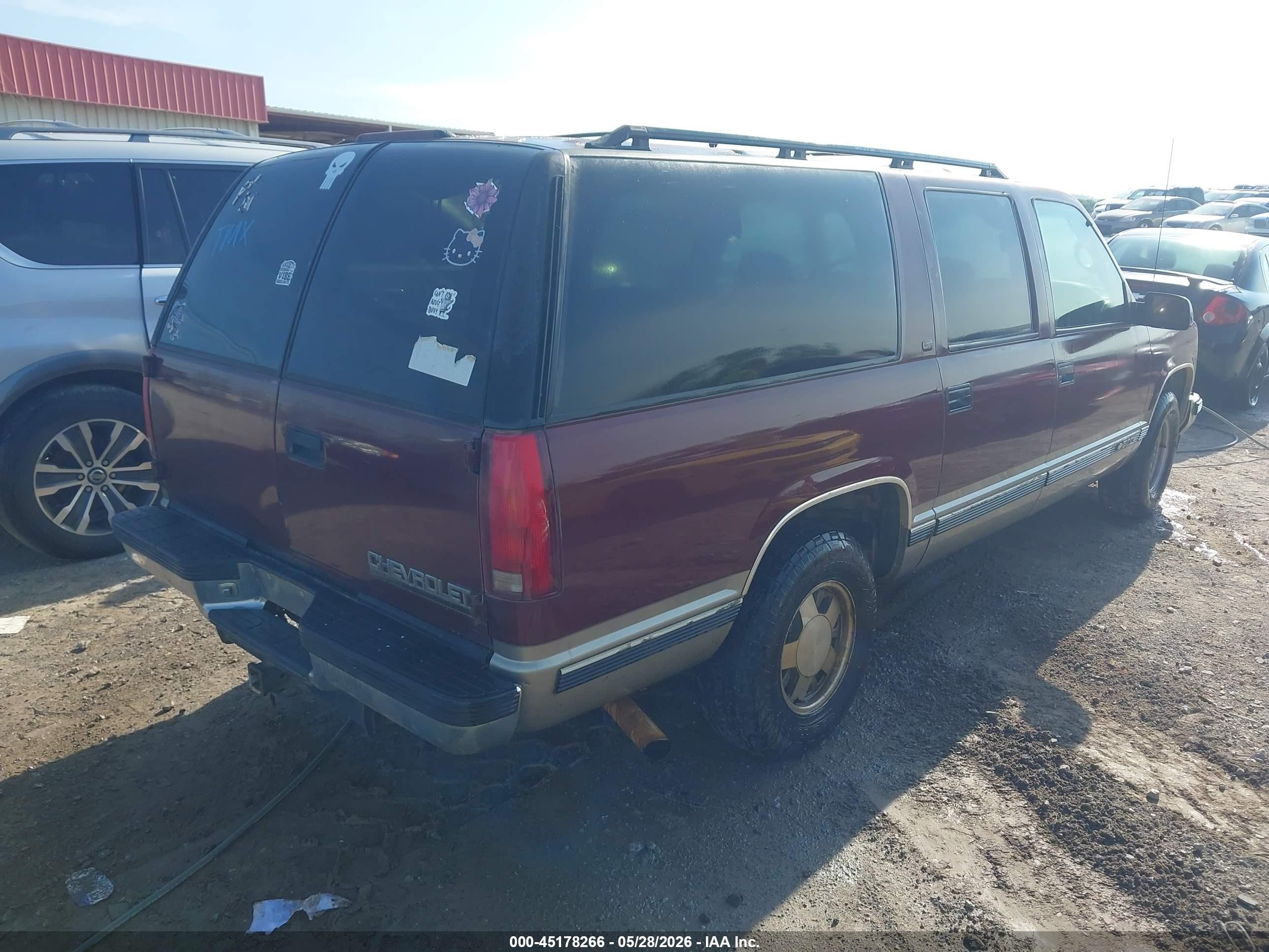 1998 Chevrolet Suburban 1500   Maroon vin: 1GNEC16R4WJ353358