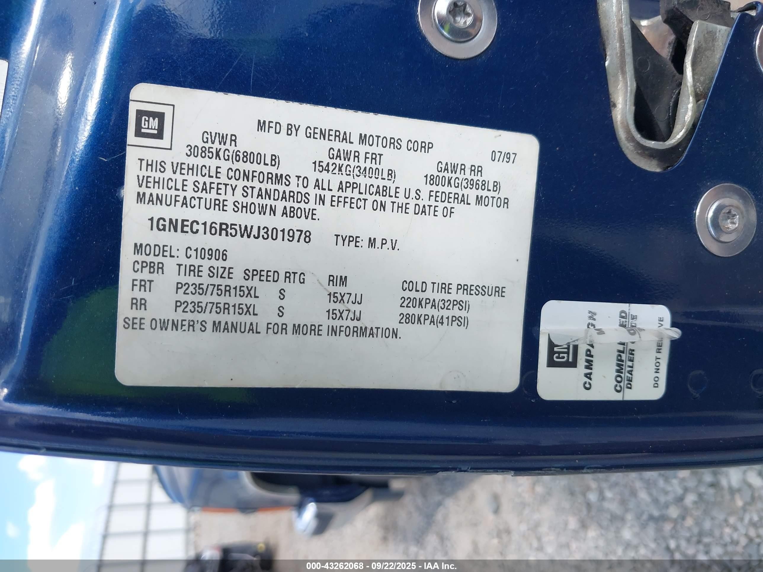 1998 Chevrolet Suburban 1500   Blue vin: 1GNEC16R5WJ301978