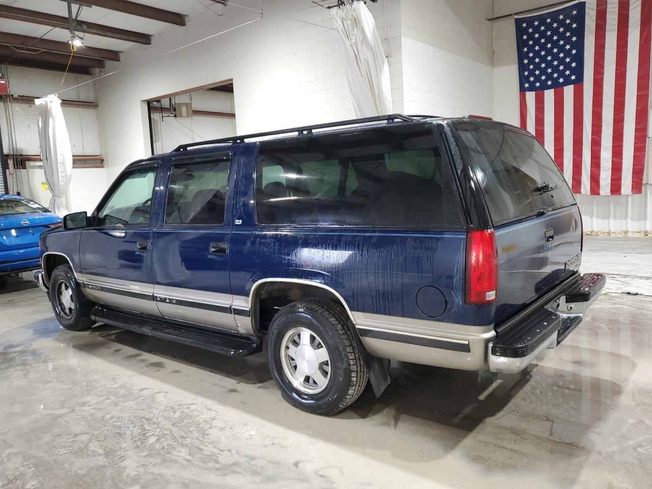 1998 Chevrolet Suburban C1500 Blue vin: 1GNEC16R5WJ361307