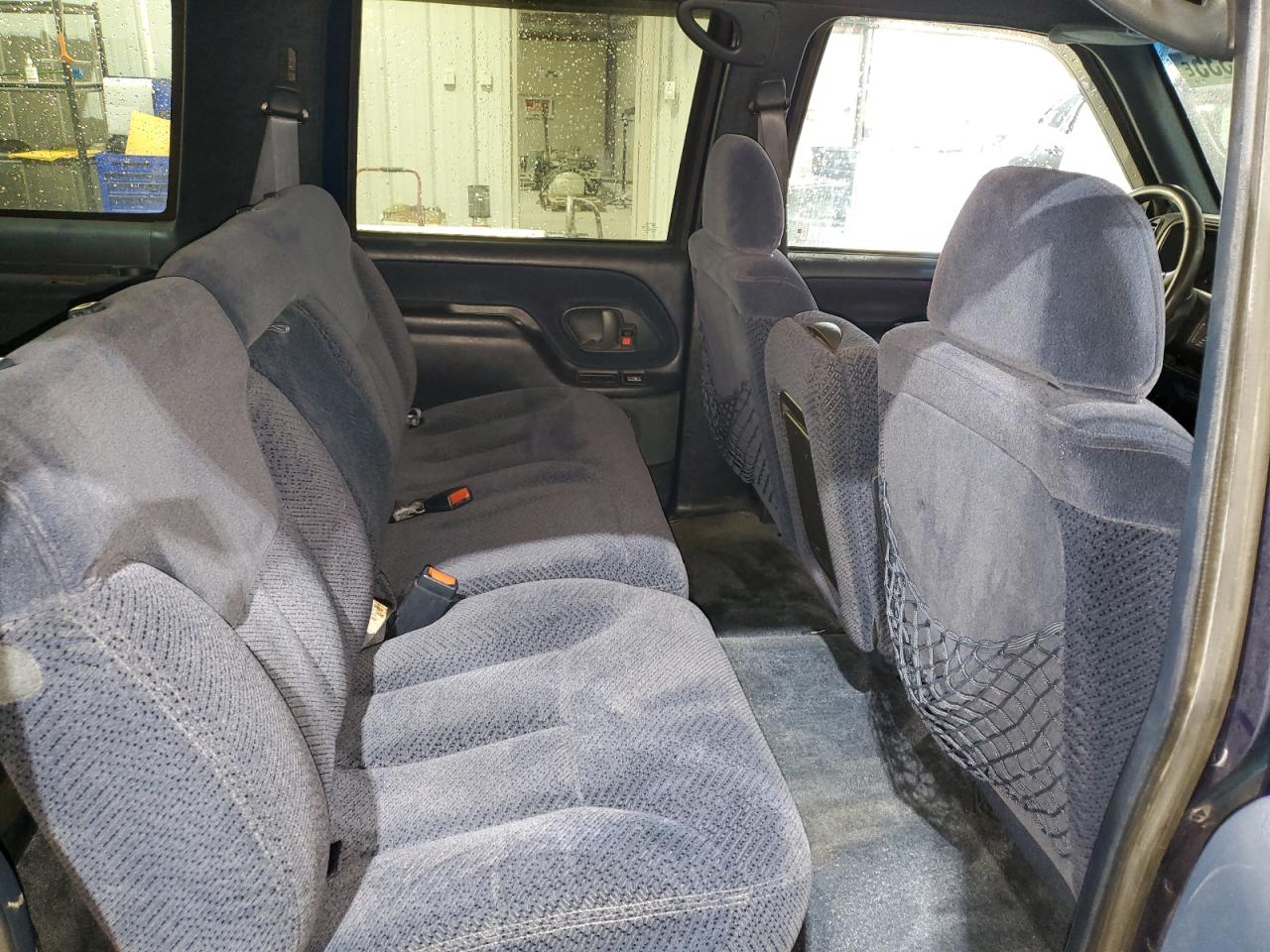 1998 Chevrolet Suburban C1500 Blue vin: 1GNEC16R5WJ361307