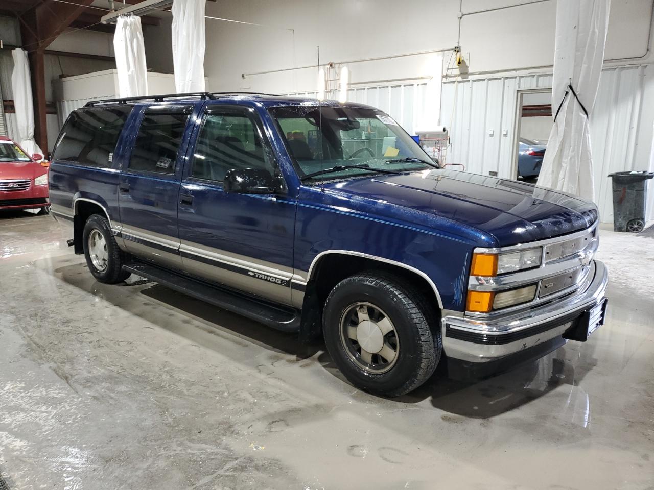 1998 Chevrolet Suburban C1500 Blue vin: 1GNEC16R5WJ361307