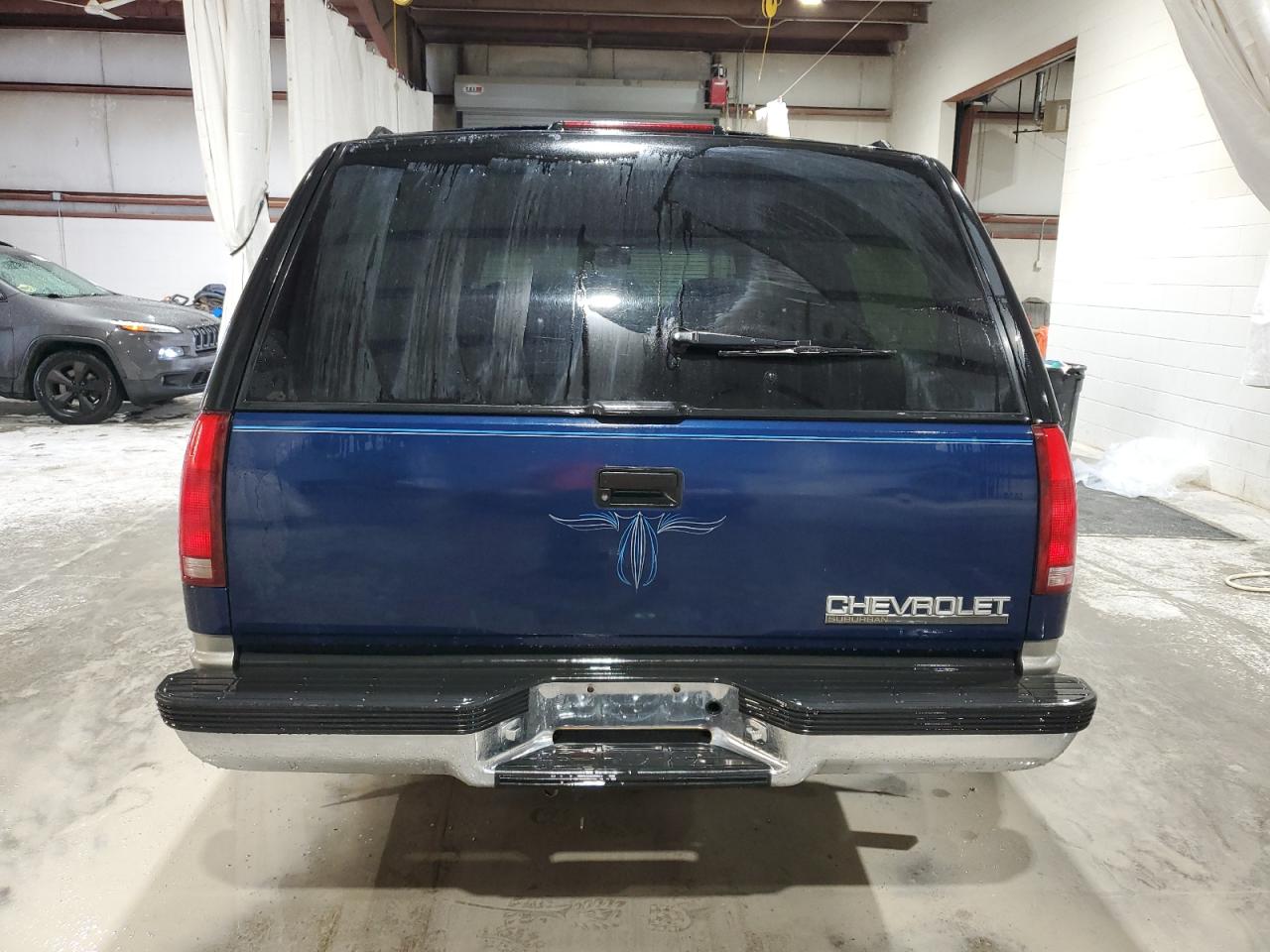 1998 Chevrolet Suburban C1500 Blue vin: 1GNEC16R5WJ361307
