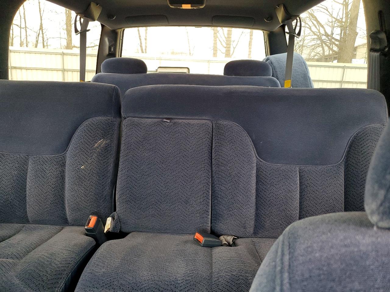1998 Chevrolet Suburban C1500 Blue vin: 1GNEC16R5WJ361307