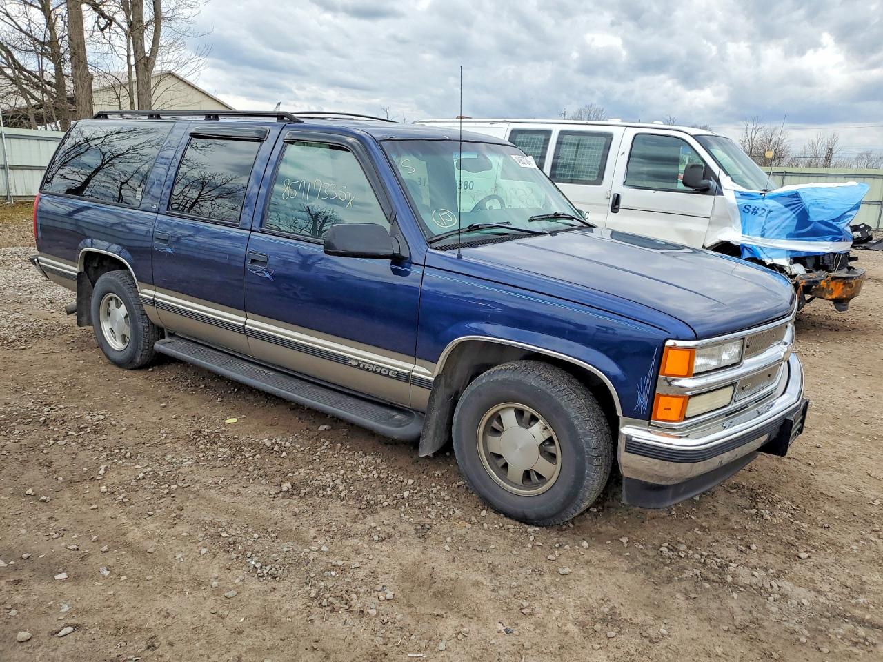 1998 Chevrolet Suburban C1500 Blue vin: 1GNEC16R5WJ361307
