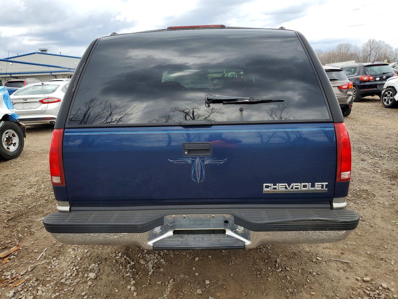 1998 Chevrolet Suburban C1500 Blue vin: 1GNEC16R5WJ361307