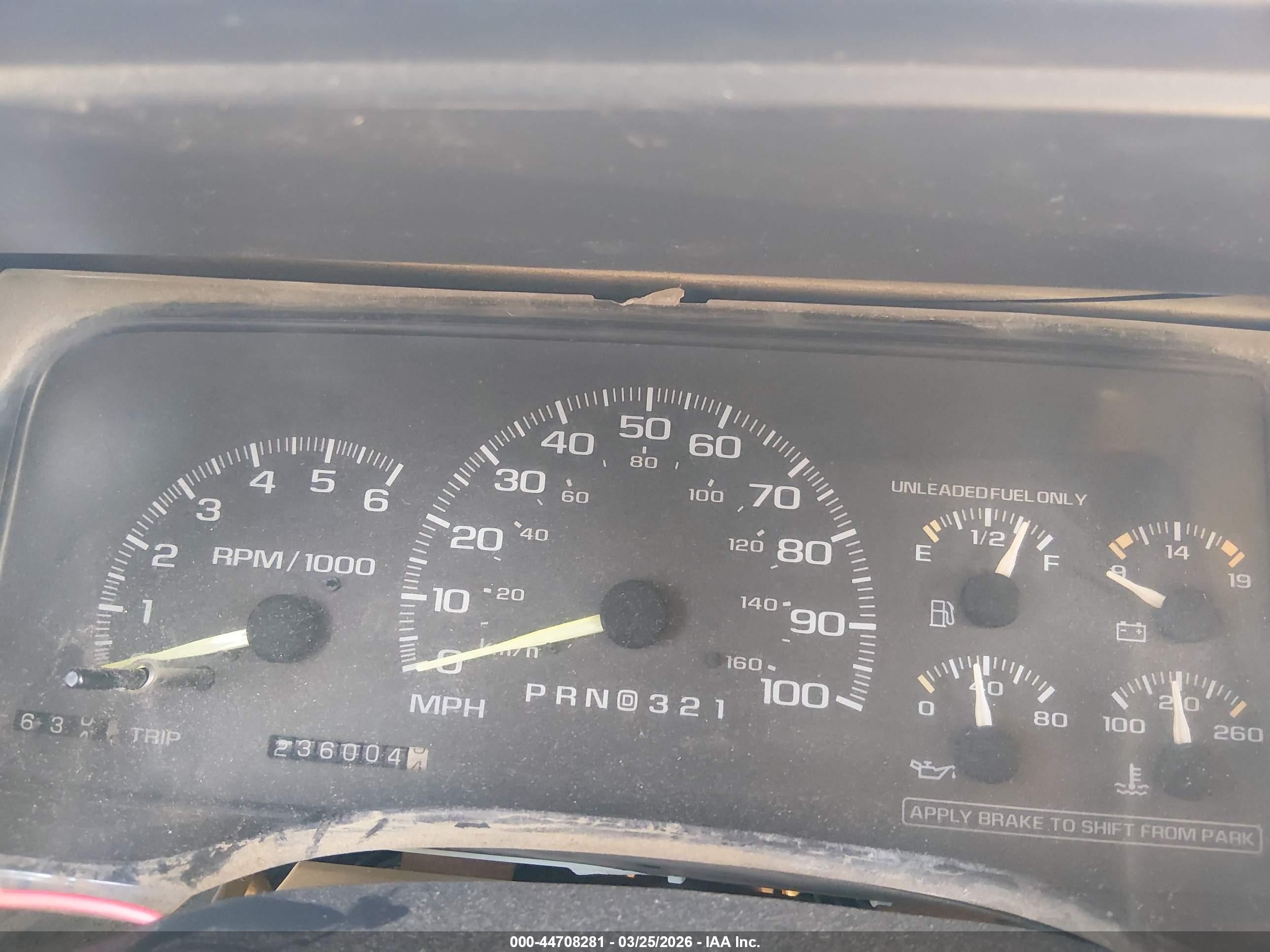 1998 Chevrolet Suburban 1500   Burgundy vin: 1GNEC16R6WJ326565