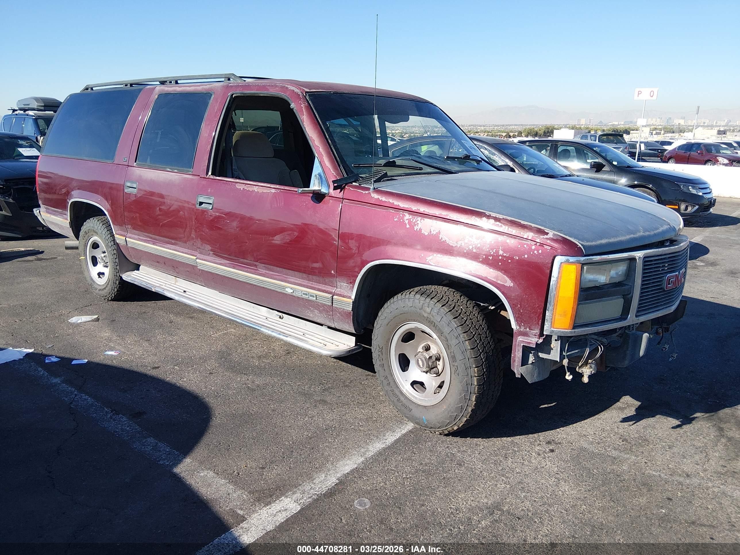 1998 Chevrolet Suburban 1500   Burgundy vin: 1GNEC16R6WJ326565
