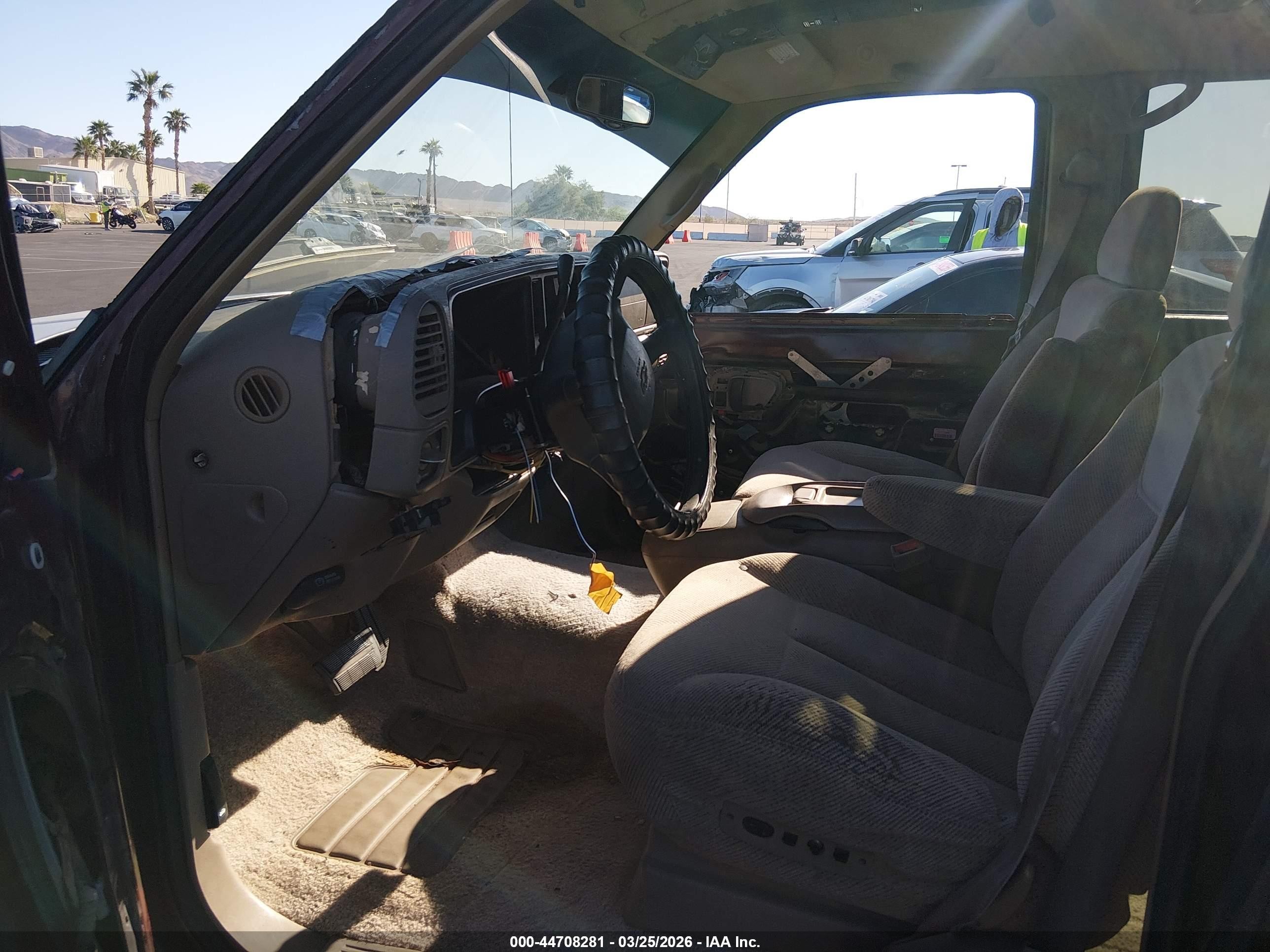 1998 Chevrolet Suburban 1500   Burgundy vin: 1GNEC16R6WJ326565