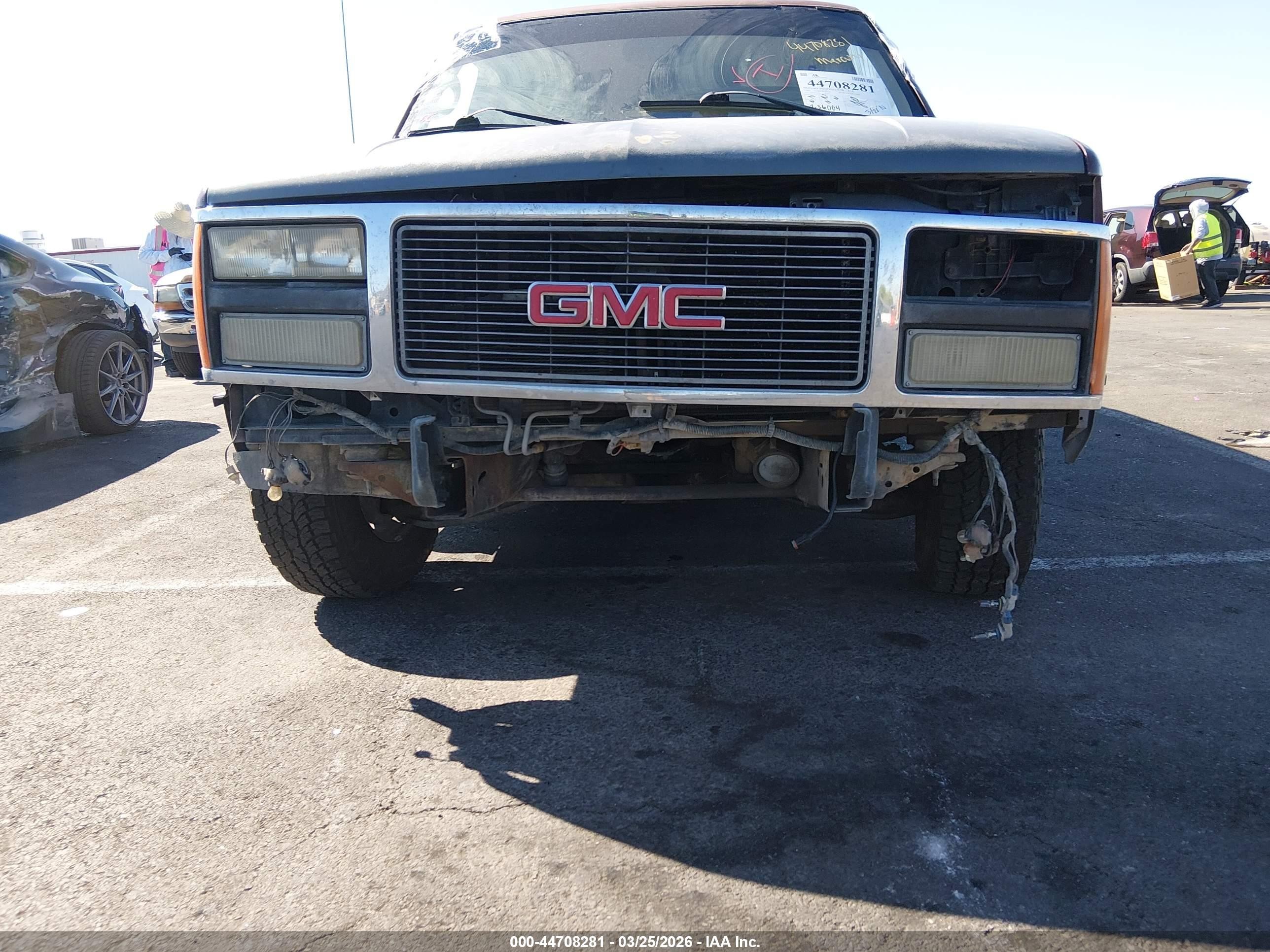 1998 Chevrolet Suburban 1500   Burgundy vin: 1GNEC16R6WJ326565