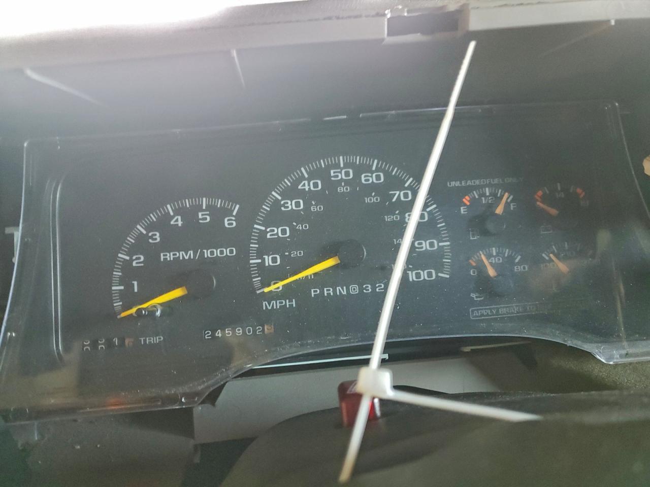 1997 Chevrolet Suburban C1500 Green vin: 1GNEC16R9VJ349384