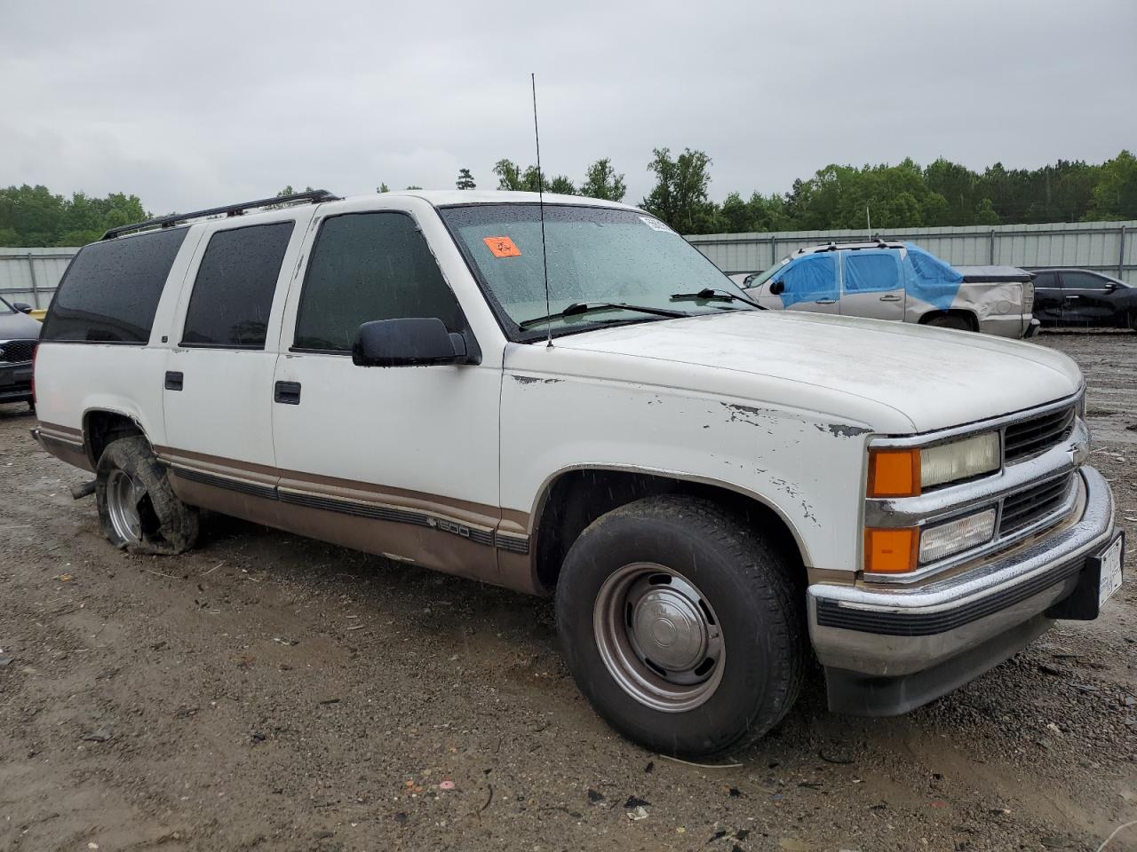 1997 Chevrolet Suburban C1500 White vin: 1GNEC16R9VJ383082