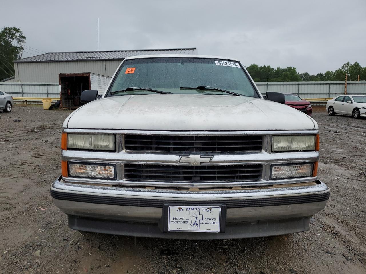 1997 Chevrolet Suburban C1500 White vin: 1GNEC16R9VJ383082