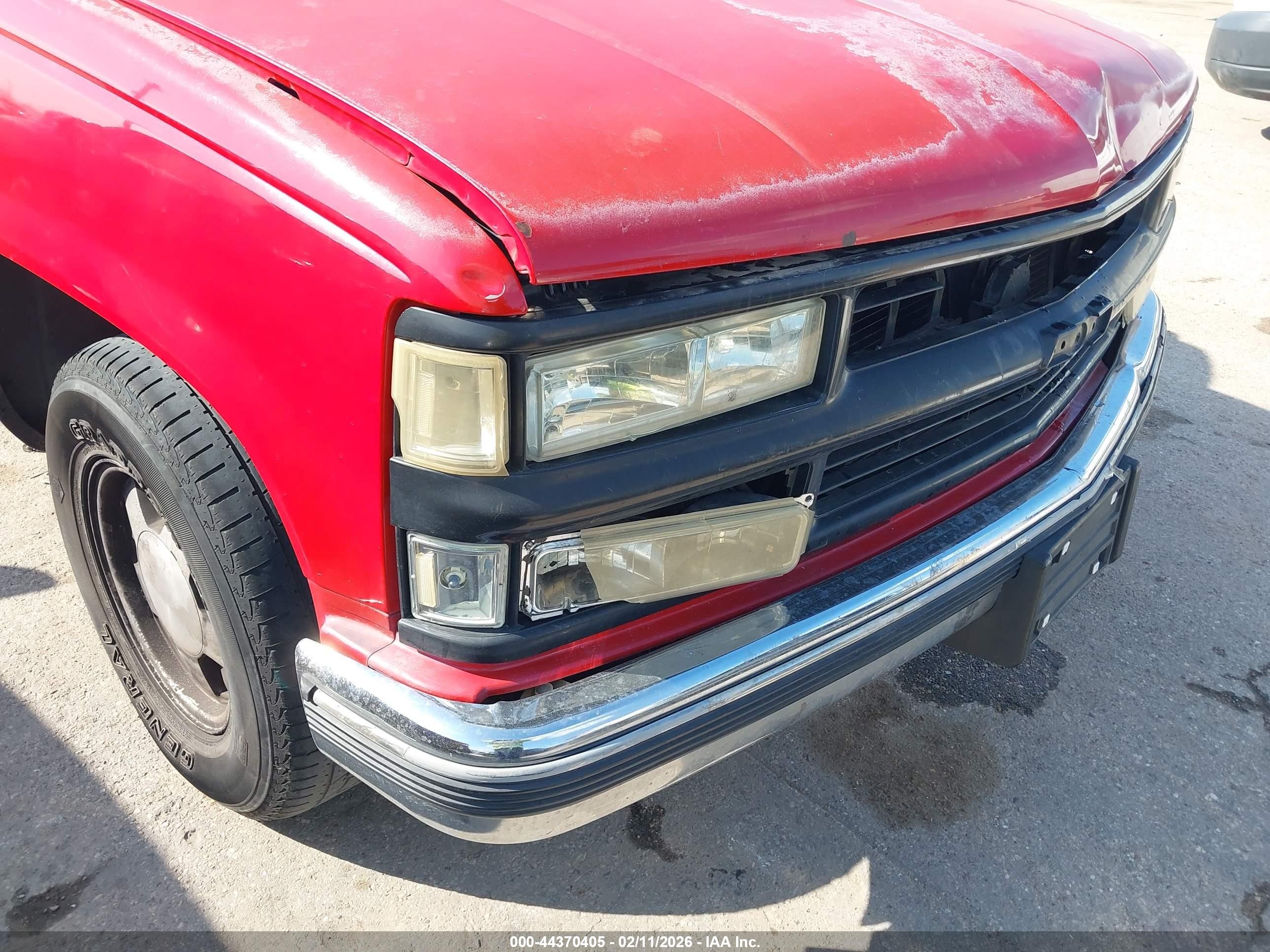 1998 Chevrolet Suburban 1500   Red vin: 1GNEC16RXWJ344129