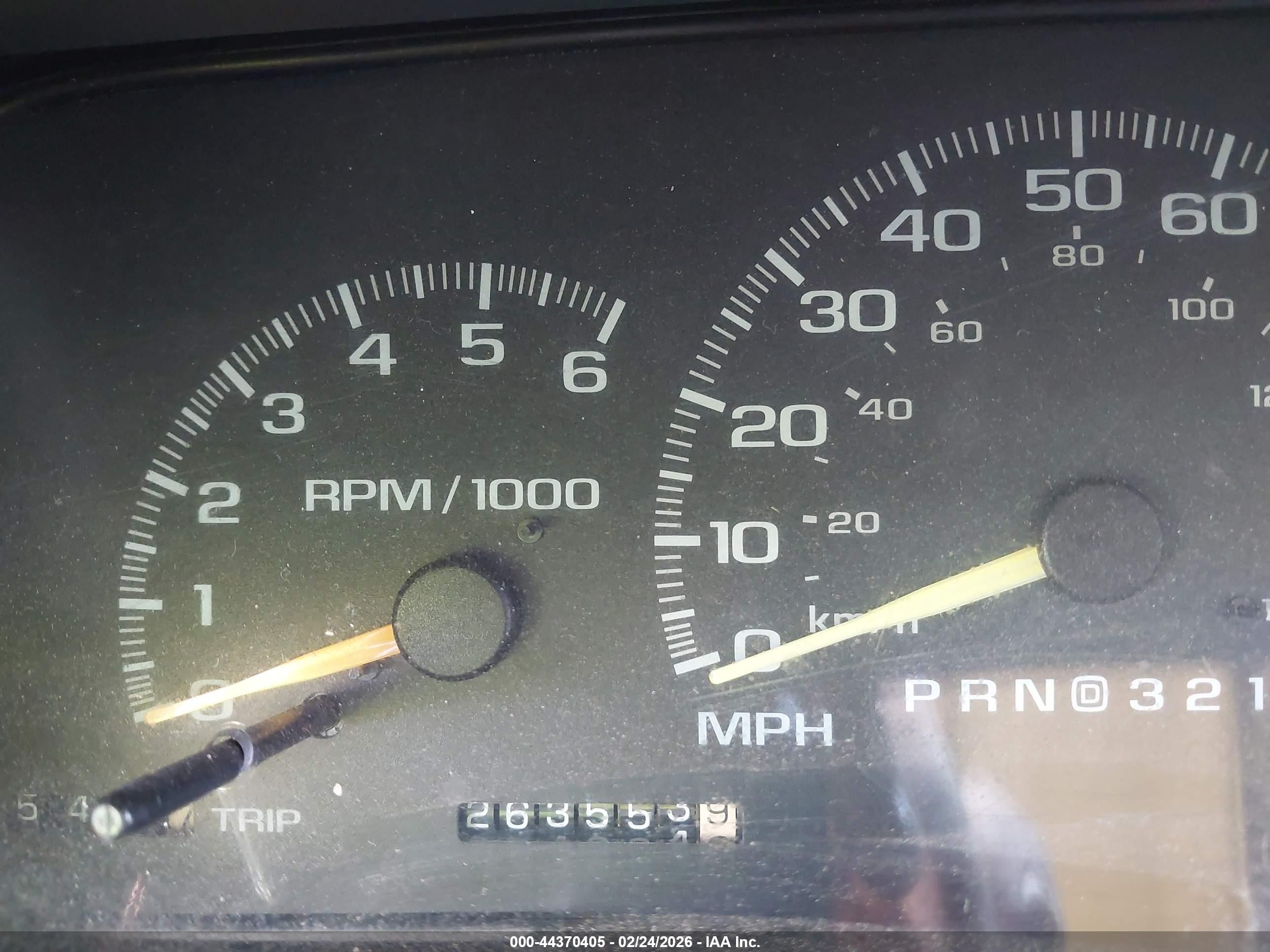 1998 Chevrolet Suburban 1500   Red vin: 1GNEC16RXWJ344129