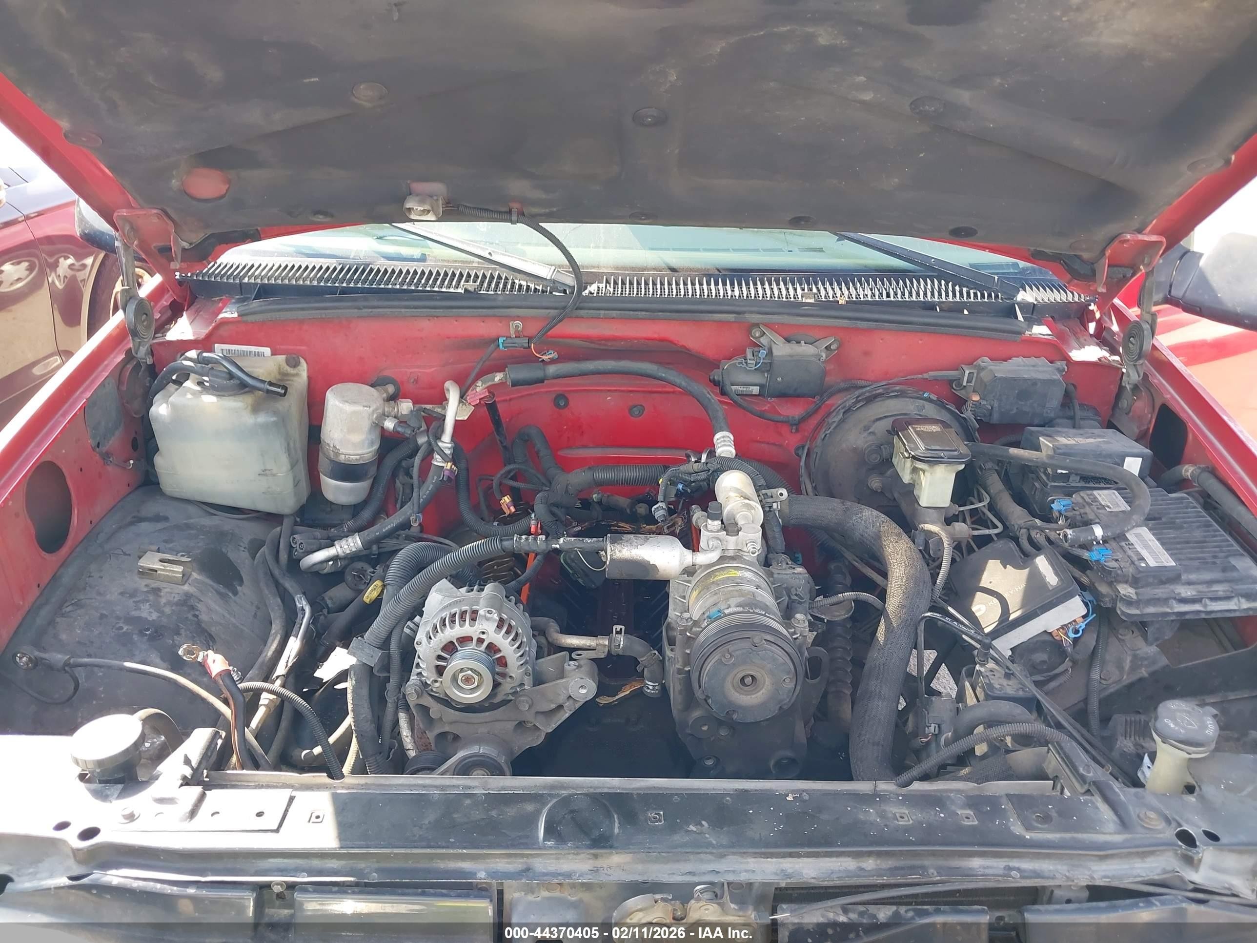 1998 Chevrolet Suburban 1500   Red vin: 1GNEC16RXWJ344129