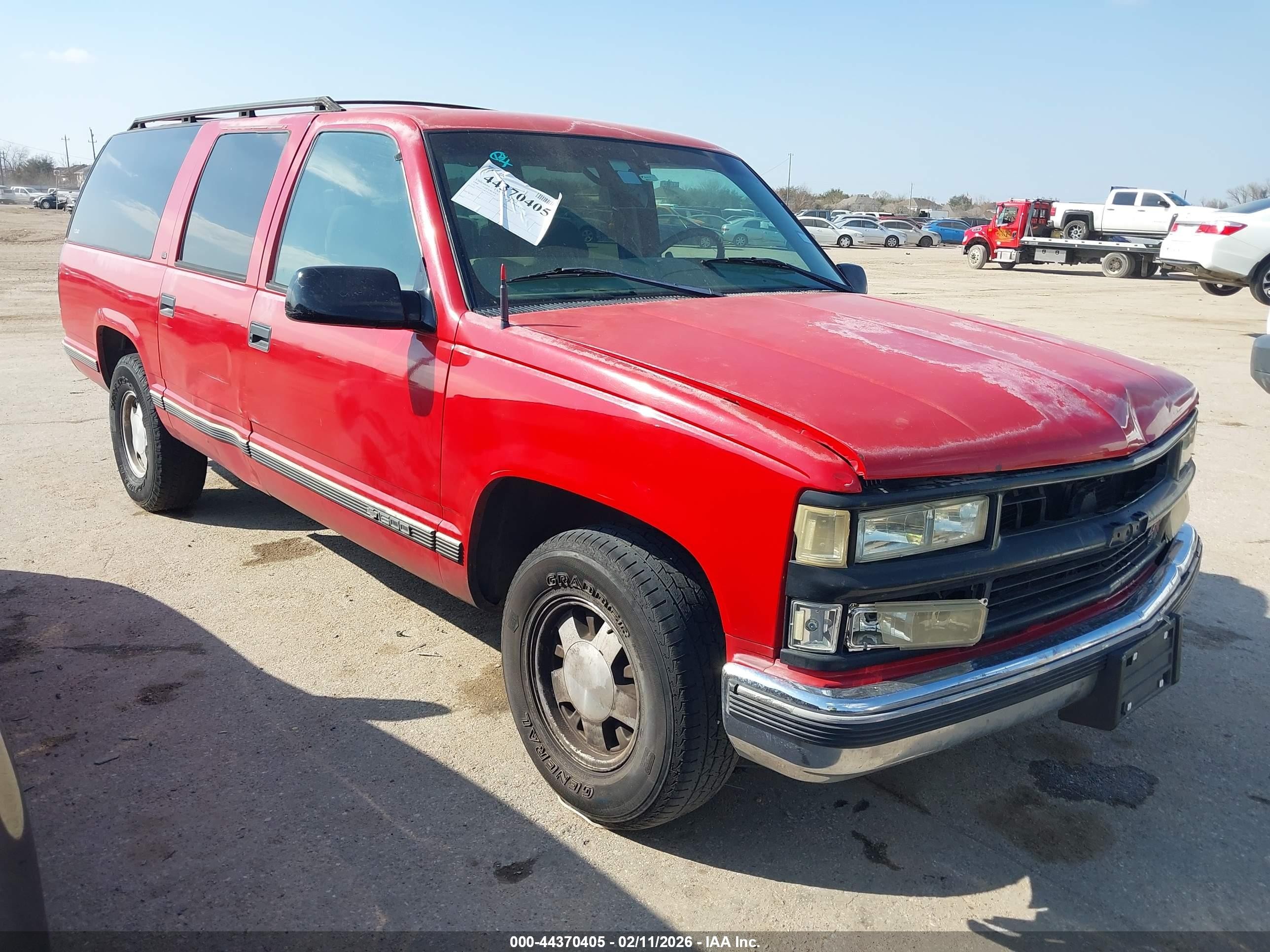 1998 Chevrolet Suburban 1500   Red vin: 1GNEC16RXWJ344129