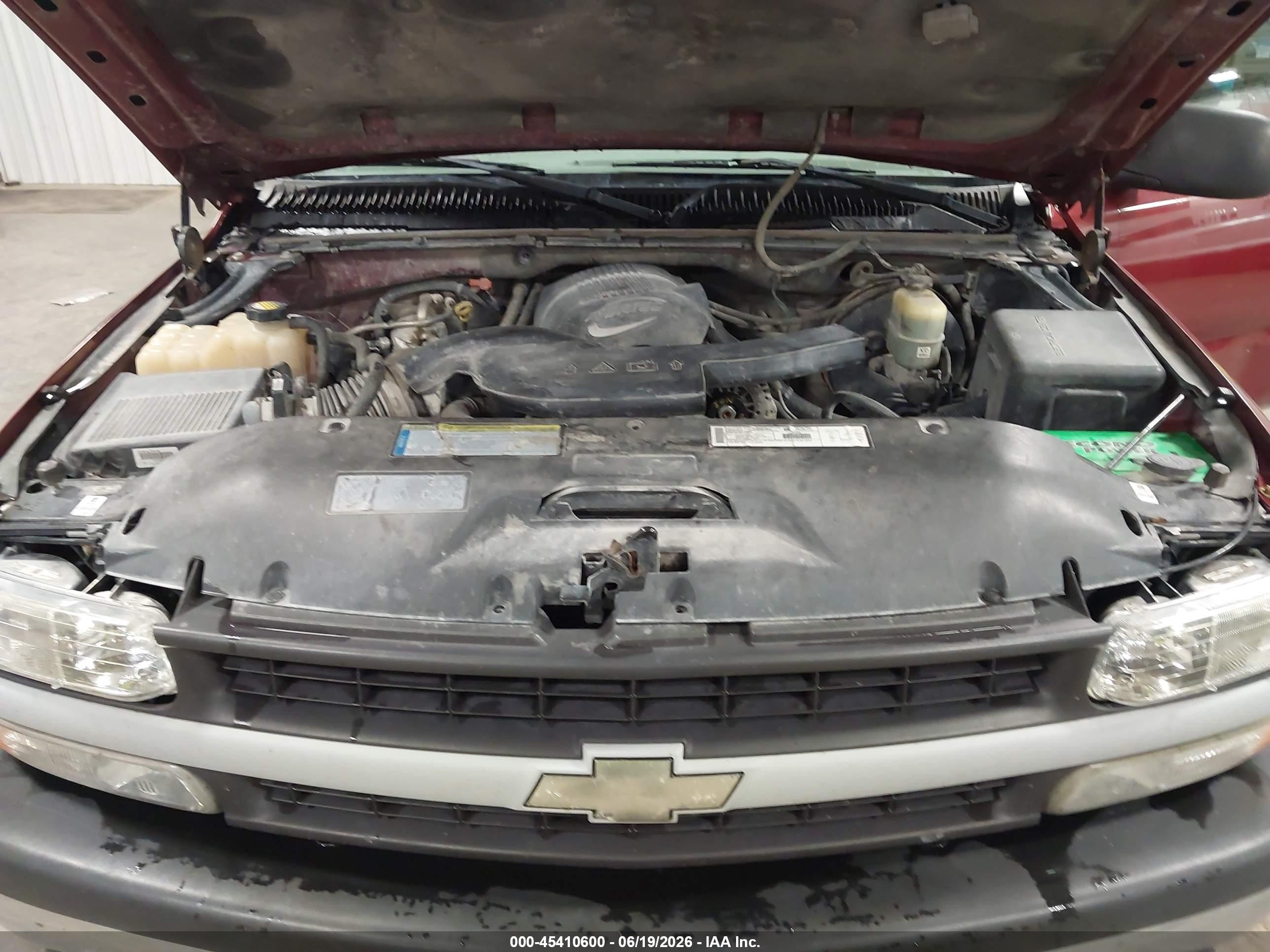 2001 Chevrolet Suburban 1500   Red vin: 1GNEC16T31J287227