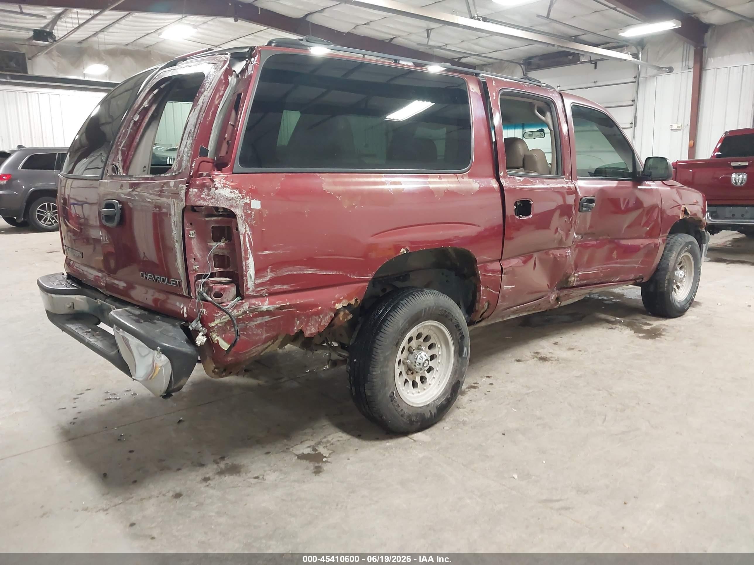2001 Chevrolet Suburban 1500   Red vin: 1GNEC16T31J287227