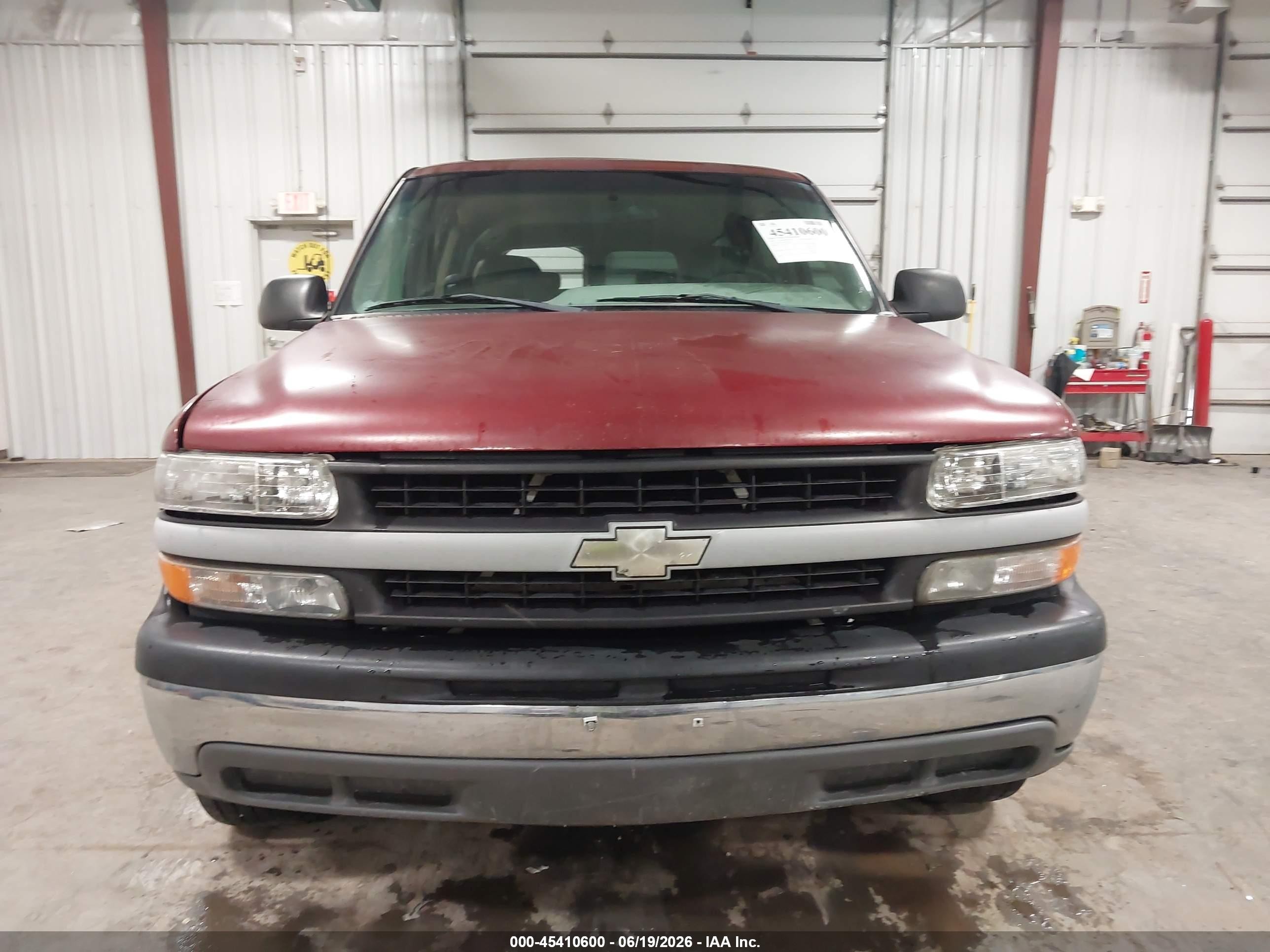 2001 Chevrolet Suburban 1500   Red vin: 1GNEC16T31J287227