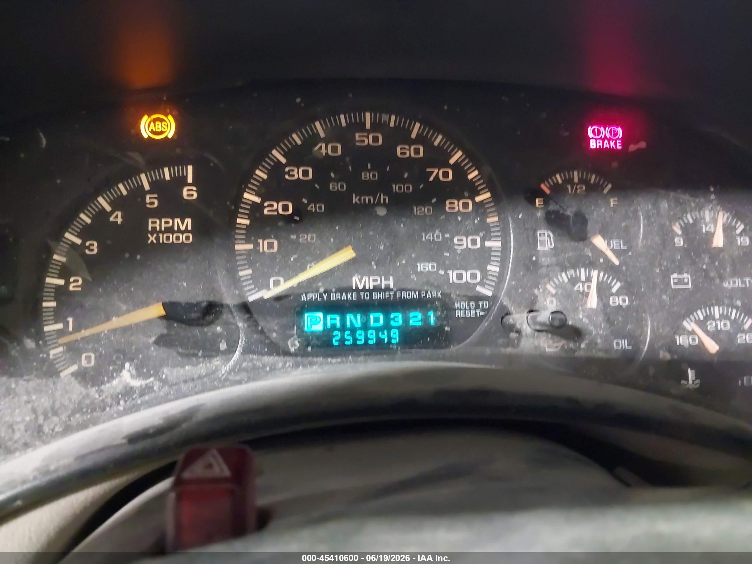 2001 Chevrolet Suburban 1500   Red vin: 1GNEC16T31J287227