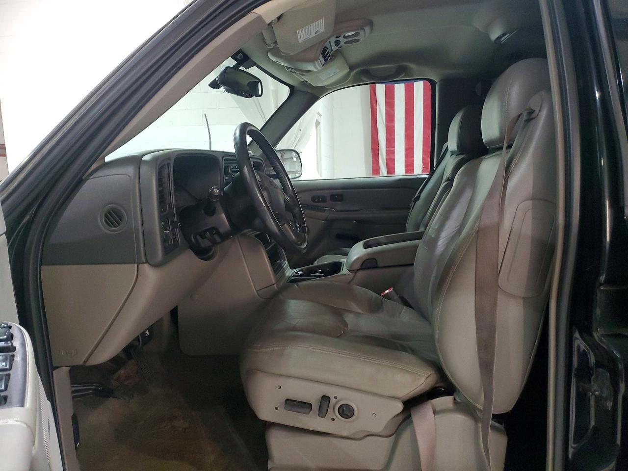 2004 Chevrolet Suburban C1500 Black vin: 1GNEC16T34J137087