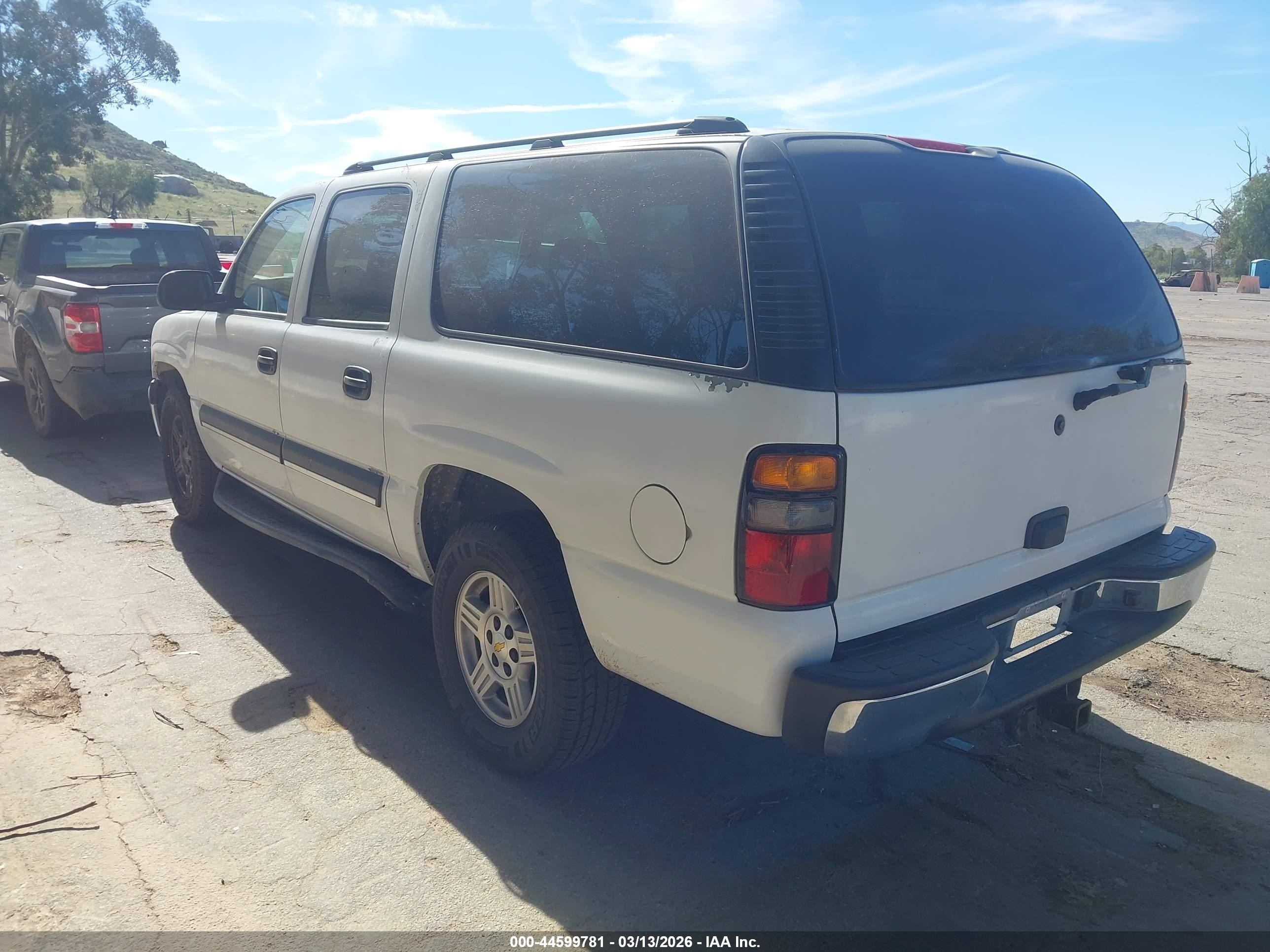 2004 Chevrolet Suburban 1500 Ls White vin: 1GNEC16T44J109184