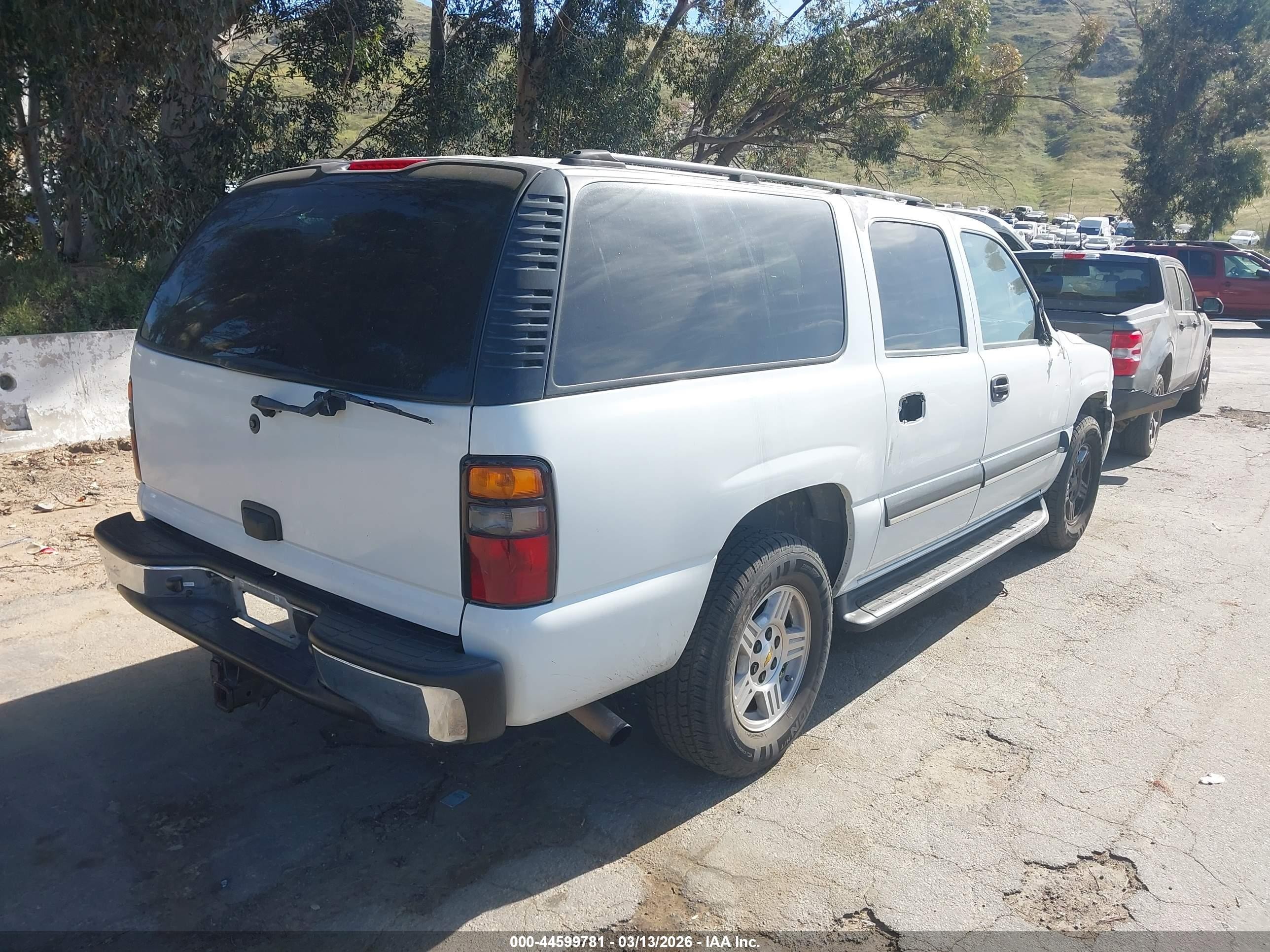 2004 Chevrolet Suburban 1500 Ls White vin: 1GNEC16T44J109184