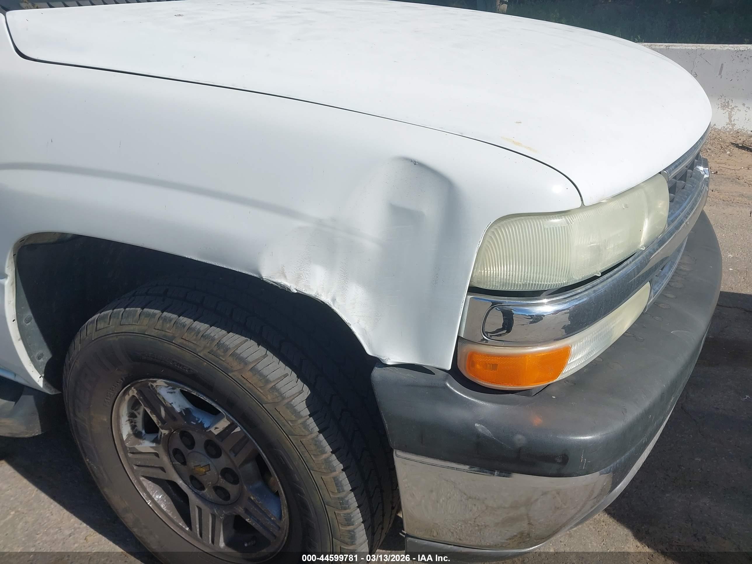 2004 Chevrolet Suburban 1500 Ls White vin: 1GNEC16T44J109184