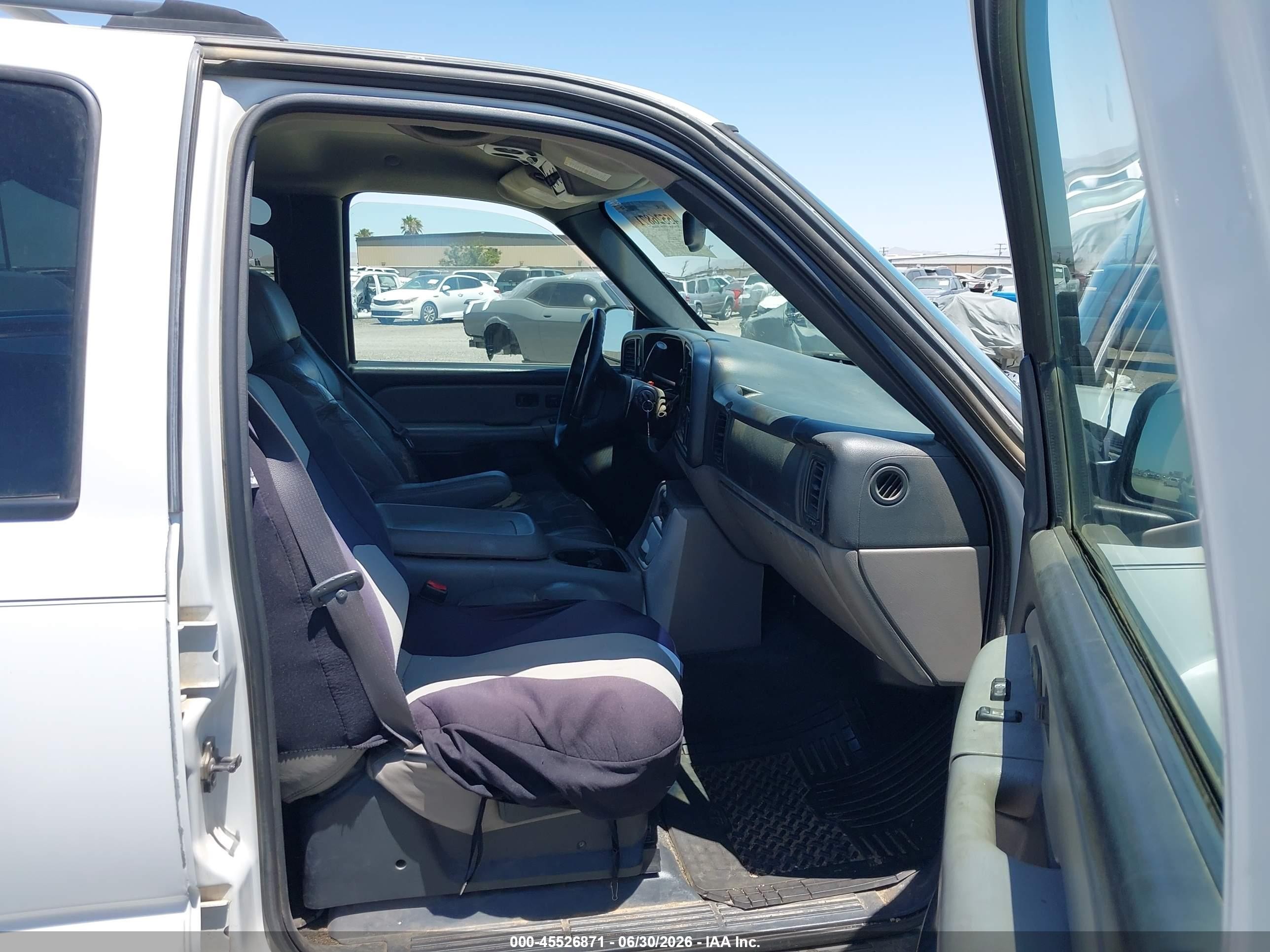 2002 Chevrolet Suburban 1500 Lt White vin: 1GNEC16T52J198017