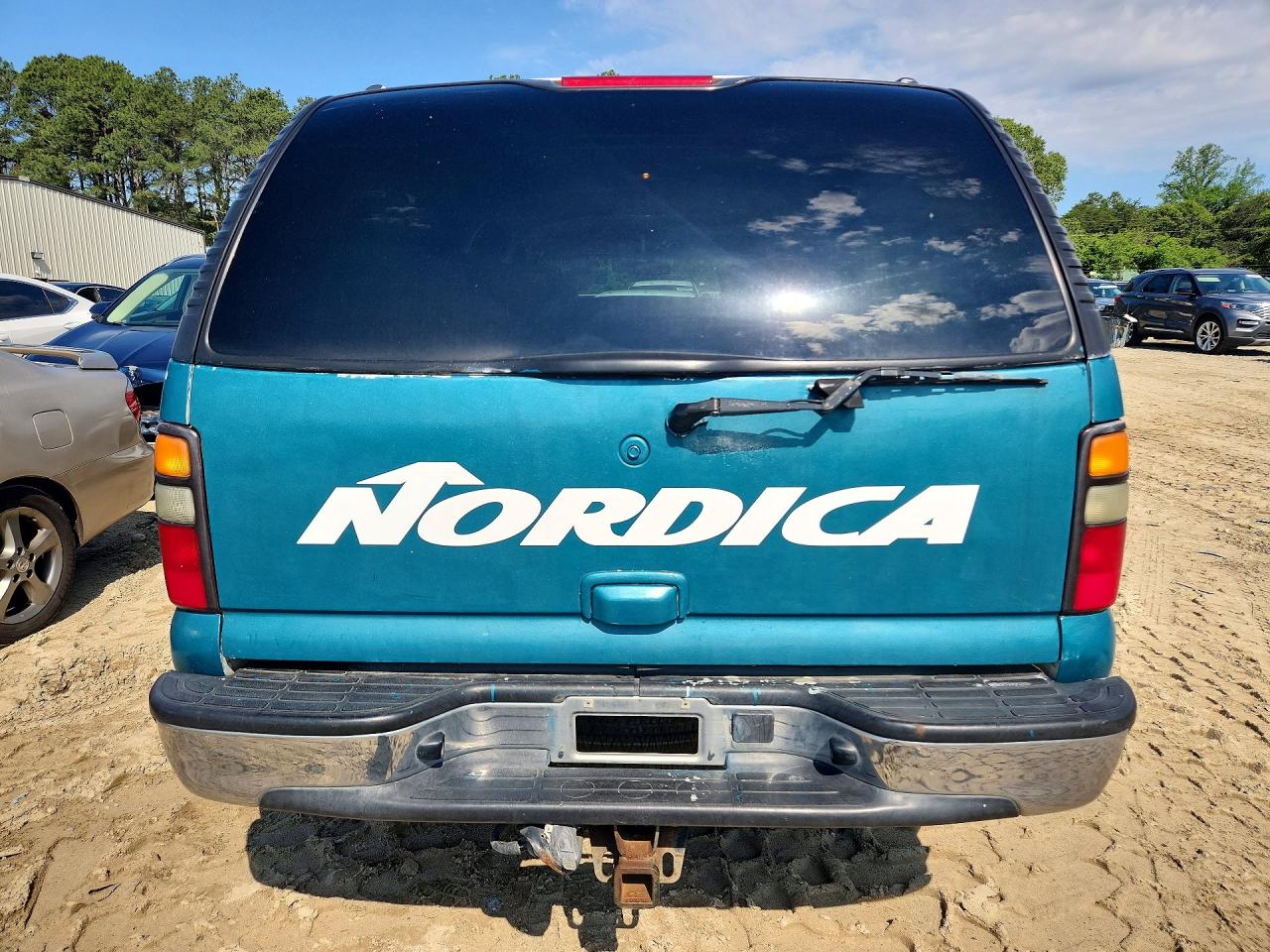 2004 Chevrolet Suburban C1500 Green vin: 1GNEC16T64J199373