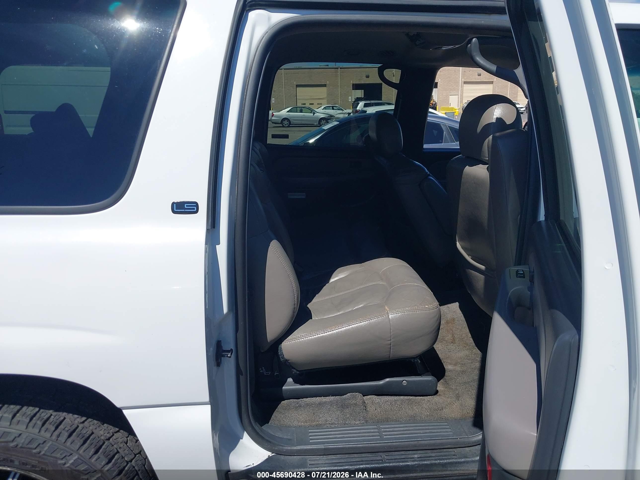 2002 Chevrolet Suburban 1500 Ls White vin: 1GNEC16T72J174558